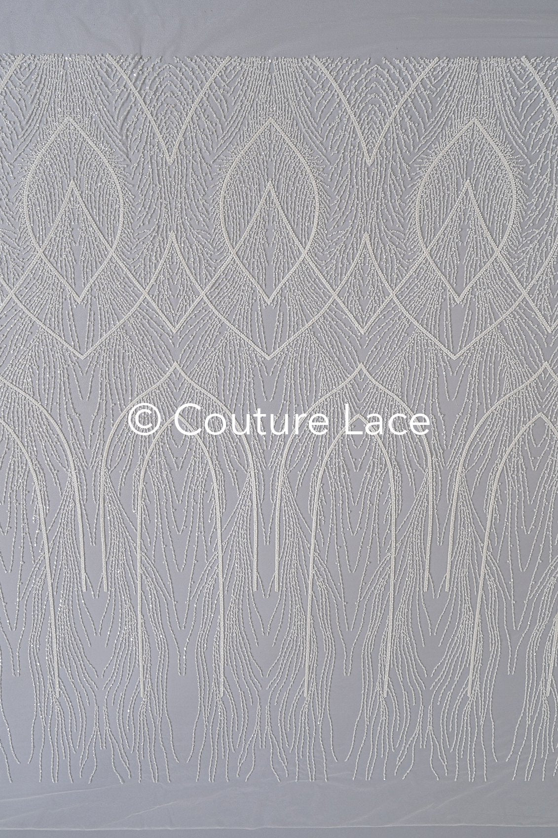 Schwere luxuriöse Perlenstickerei/ Brautspitze mit symmetrischen Muster // L25-728