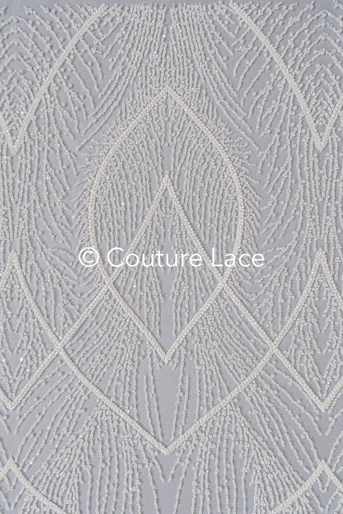 Schwere luxuriöse Perlenstickerei/ Brautspitze mit symmetrischen Muster // L25-728