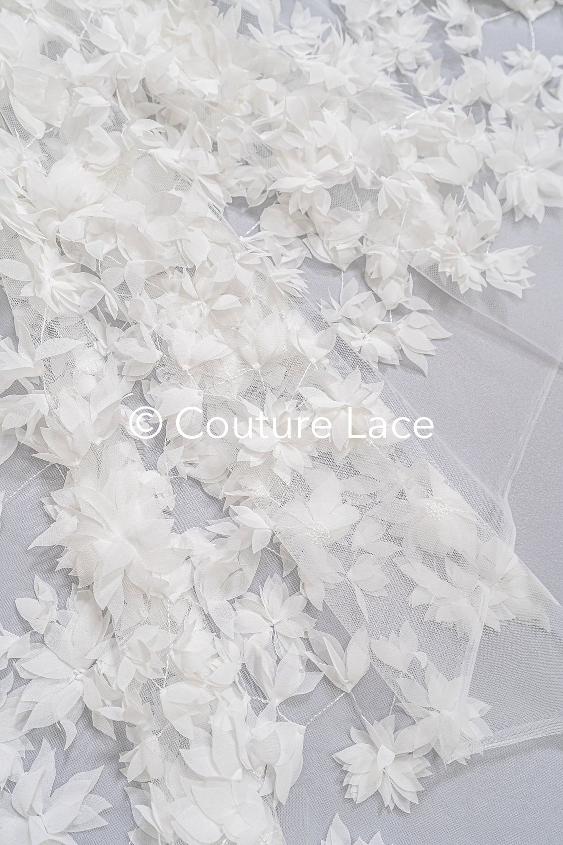 Luxuriöse 3D Blumen Handbestickte Brautspitze – Perfekt für Hochzeitsmode und Couture // L25-735