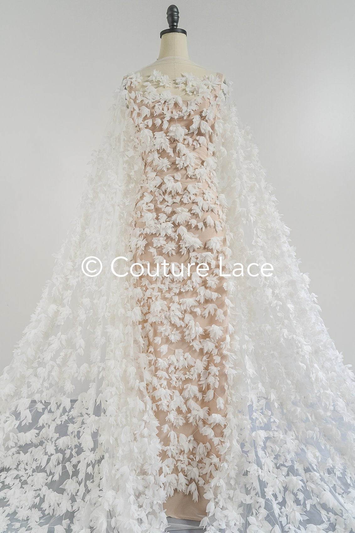 Luxuriöse 3D Blumen Handbestickte Brautspitze – Perfekt für Hochzeitsmode und Couture // L25-735