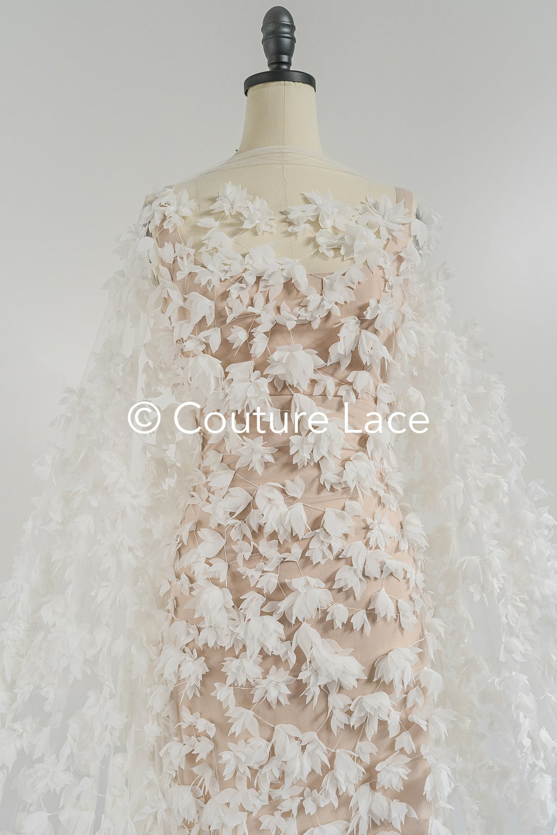 Luxuriöse 3D Blumen Handbestickte Brautspitze – Perfekt für Hochzeitsmode und Couture // L25-735