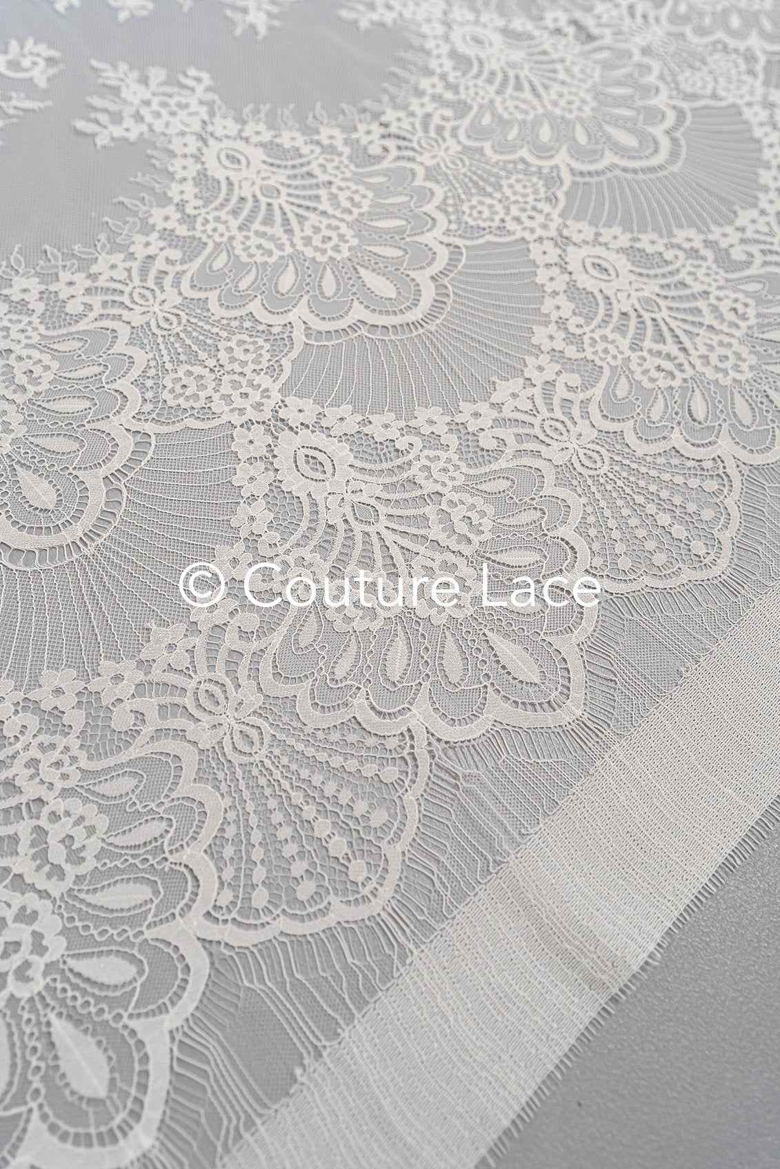 3 mètres de dentelle florale française / dentelle Chantilly française pour mariée // L25-759