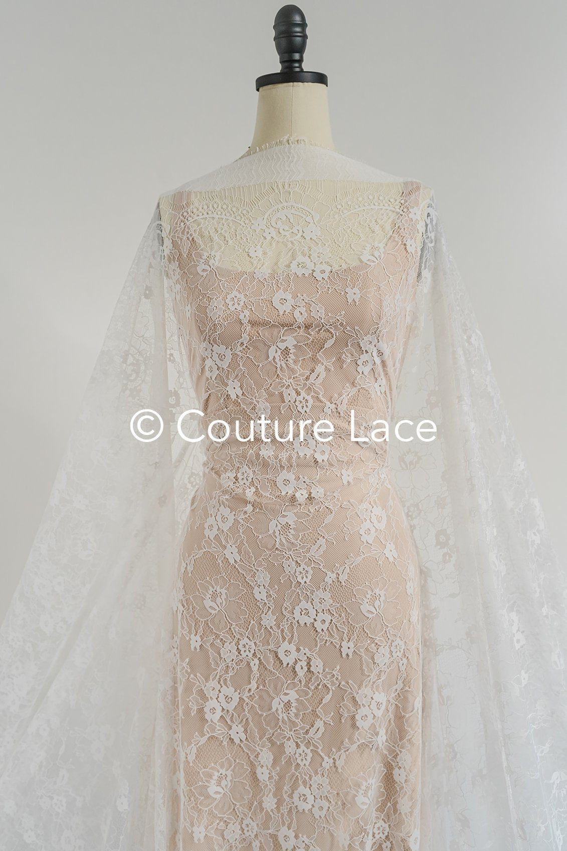 3 mètres de dentelle florale française / Dentelle de Chantilly française pour mariée // L25-761