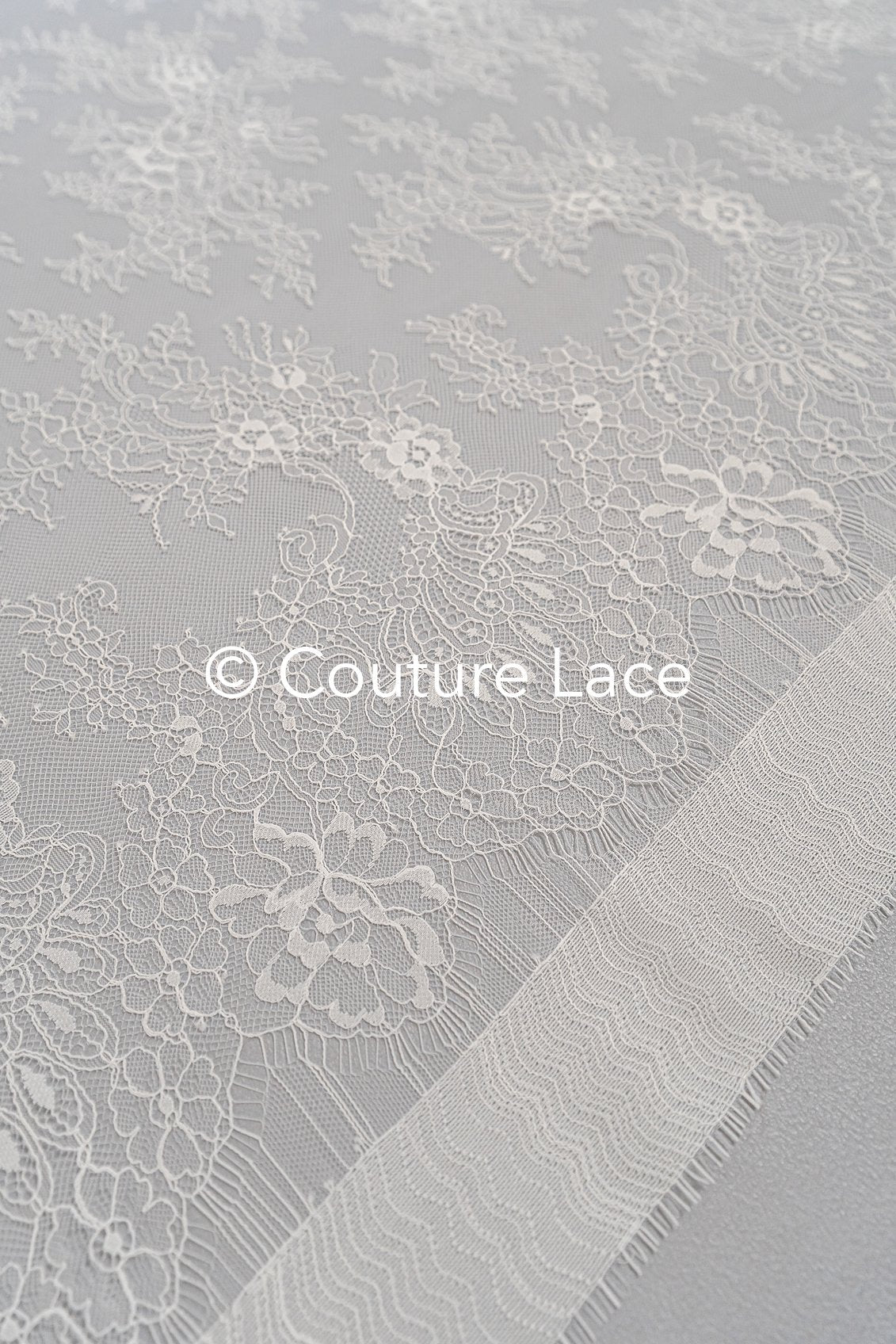 3 mètres de dentelle florale française / Dentelle Chantilly française pour mariée // L25-762