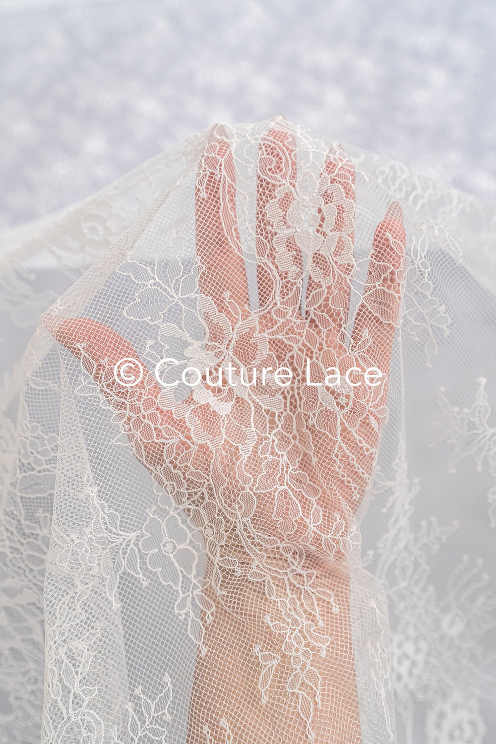 3 mètres de dentelle florale française / Dentelle Chantilly française pour mariée // L25-762