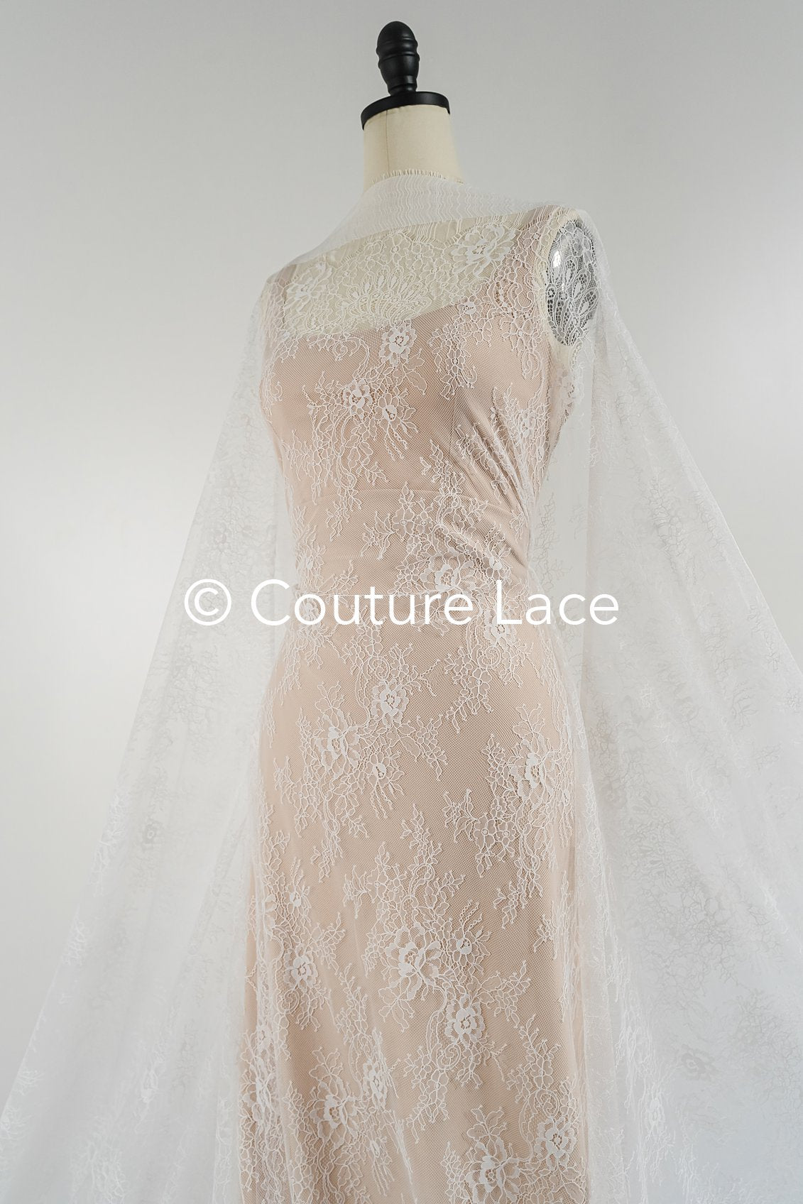 3 mètres de dentelle florale française / Dentelle Chantilly française pour mariée // L25-762