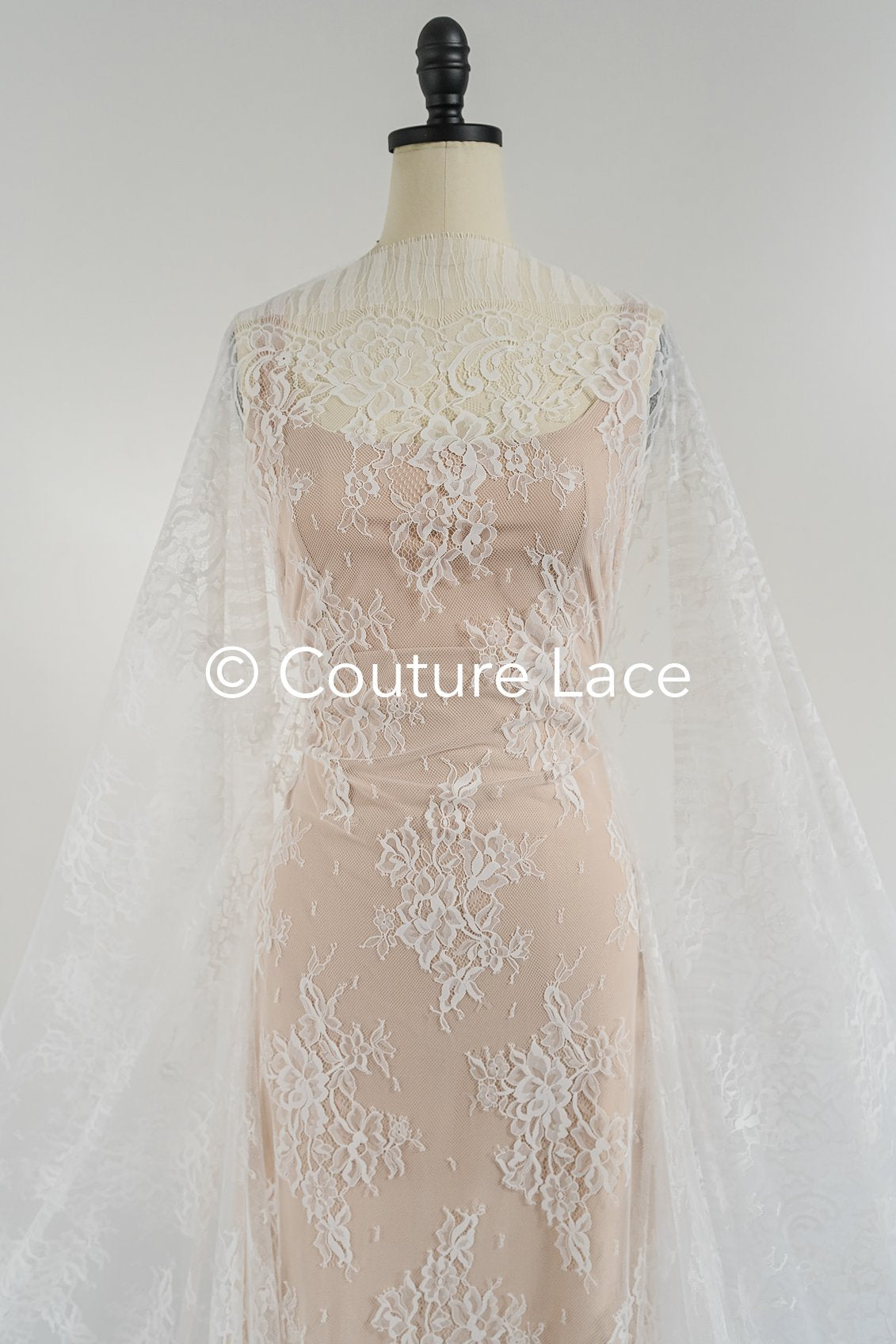 3 mètres de dentelle florale française / Dentelle Chantilly française pour mariée // L25-763