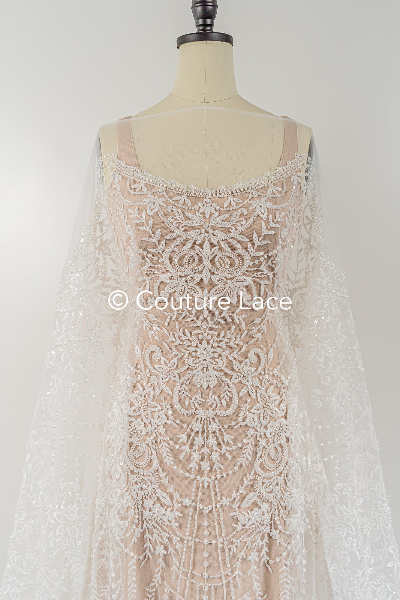 Filigrane Perlenstickerei, Brautspitze mit symmetrischen Muster, Florale Brautspitze // L25-795