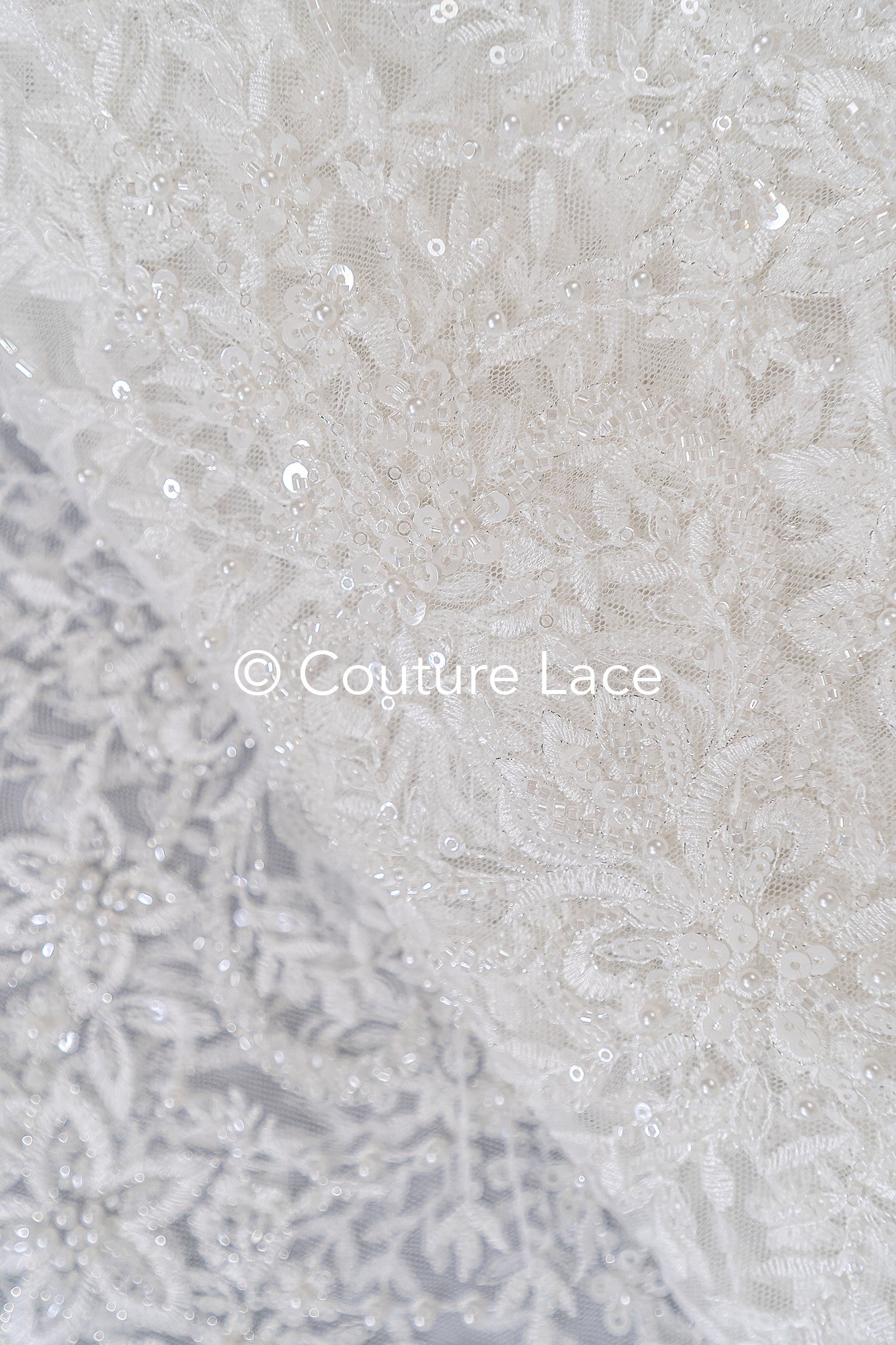 Filigrane Perlenstickerei, Brautspitze mit symmetrischen Muster, Florale Brautspitze // L25-795