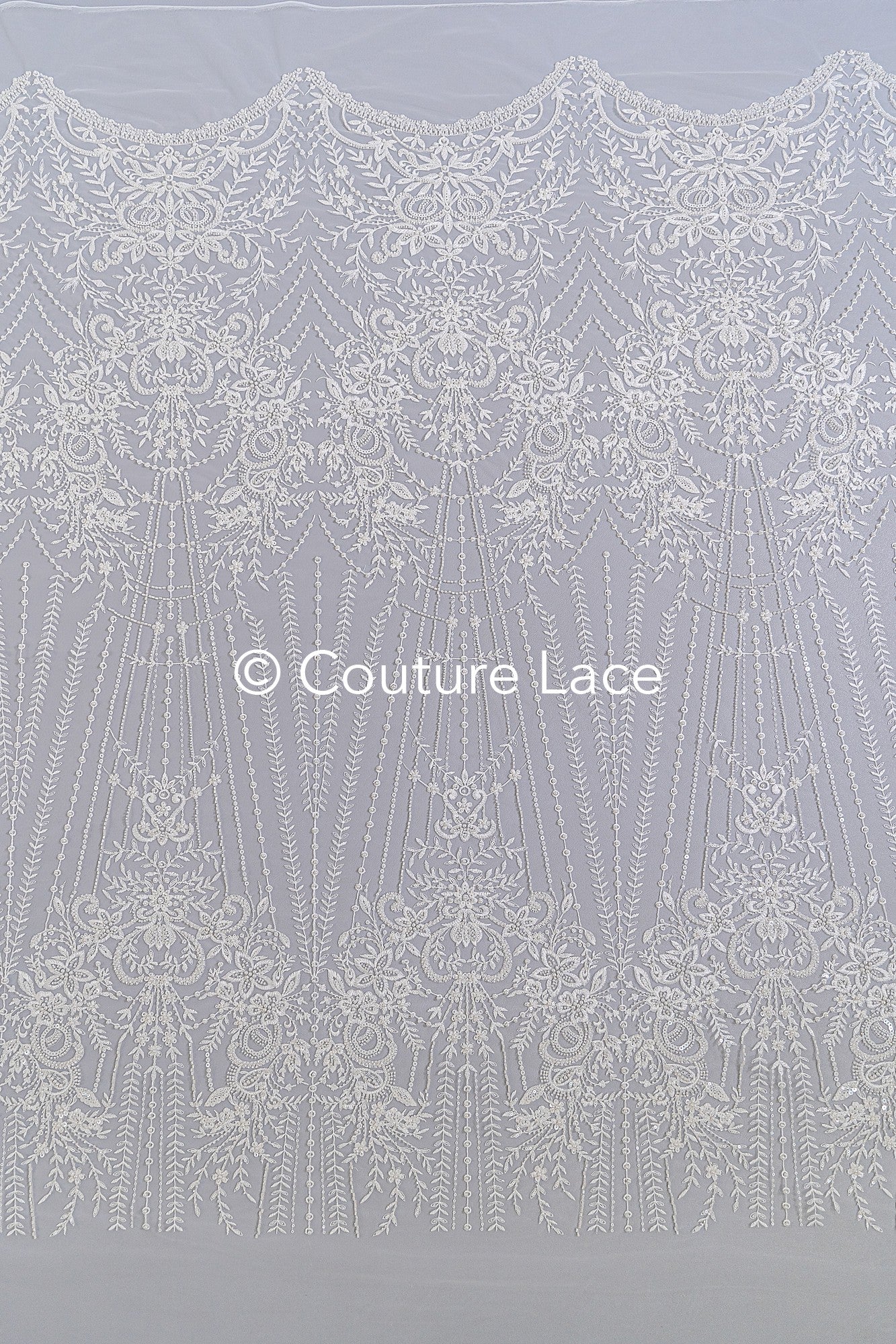 Filigrane Perlenstickerei, Brautspitze mit symmetrischen Muster, Florale Brautspitze // L25-795