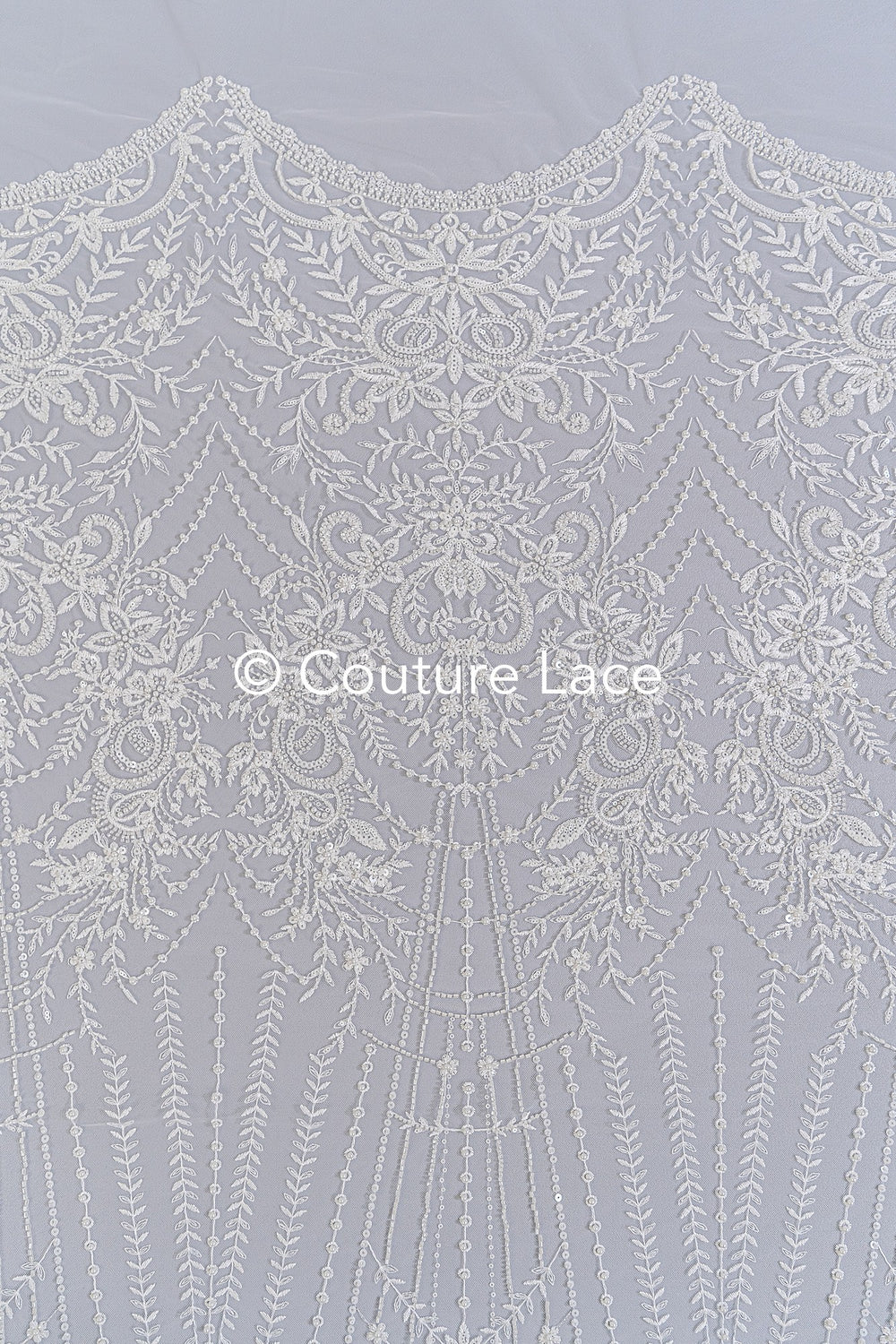 Filigrane Perlenstickerei, Brautspitze mit symmetrischen Muster, Florale Brautspitze // L25-795