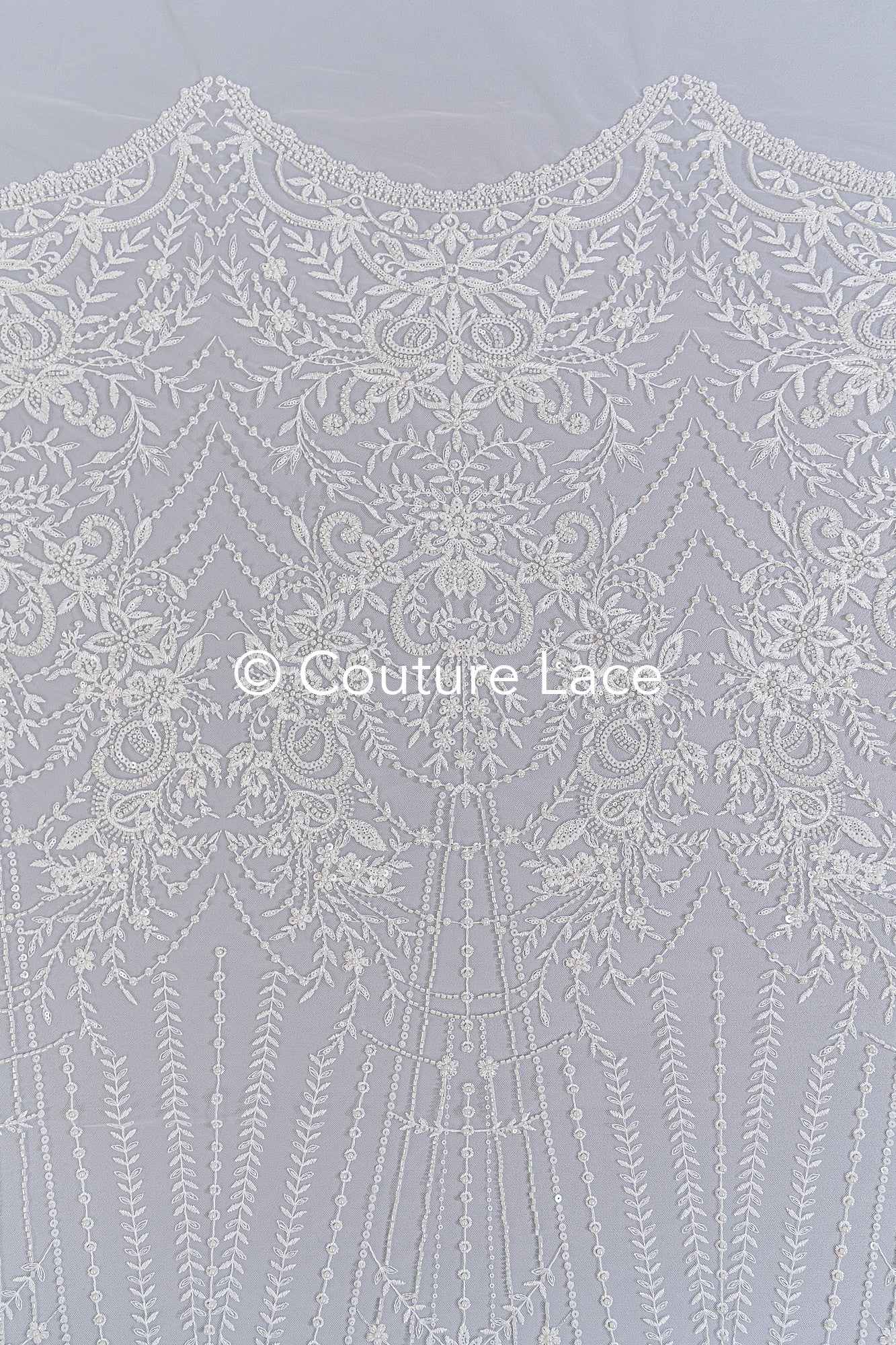 Filigrane Perlenstickerei, Brautspitze mit symmetrischen Muster, Florale Brautspitze // L25-795