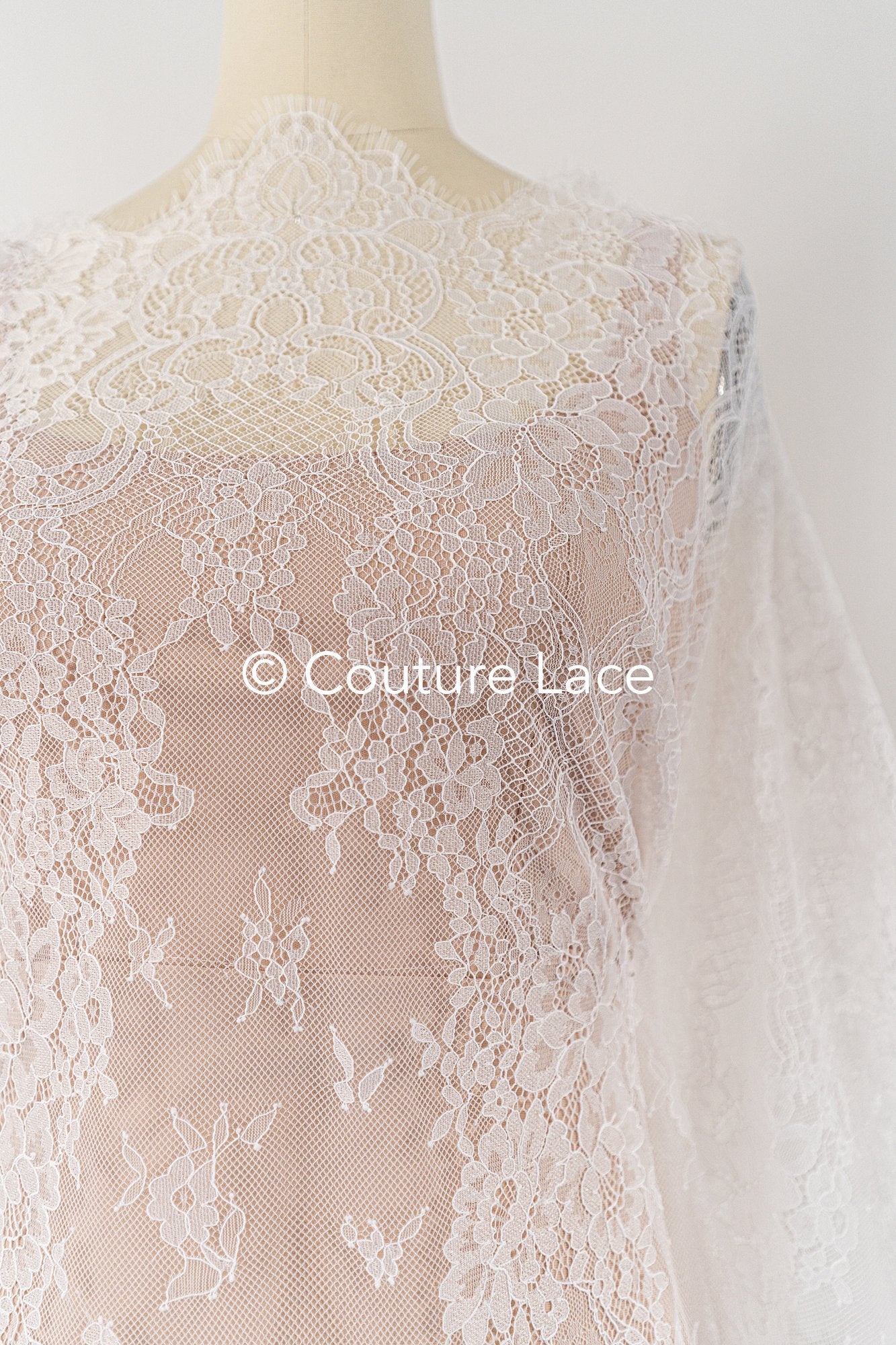 3 mètres de dentelle florale française / dentelle de mariée Chantilly française // L25-797