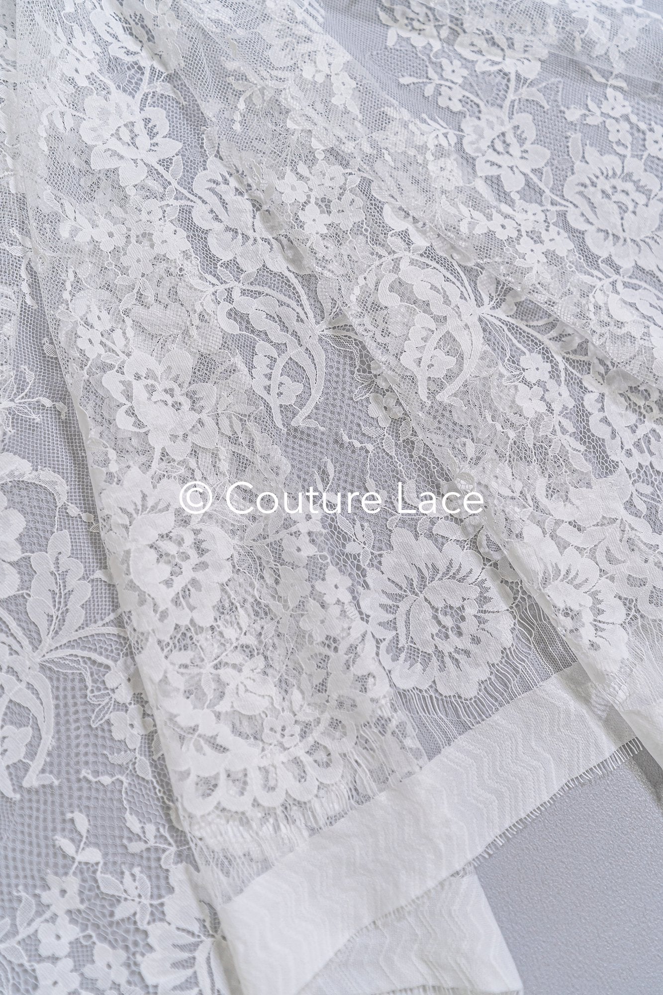 3 mètres de dentelle florale française / Dentelle de mariée Chantilly française // L25-800