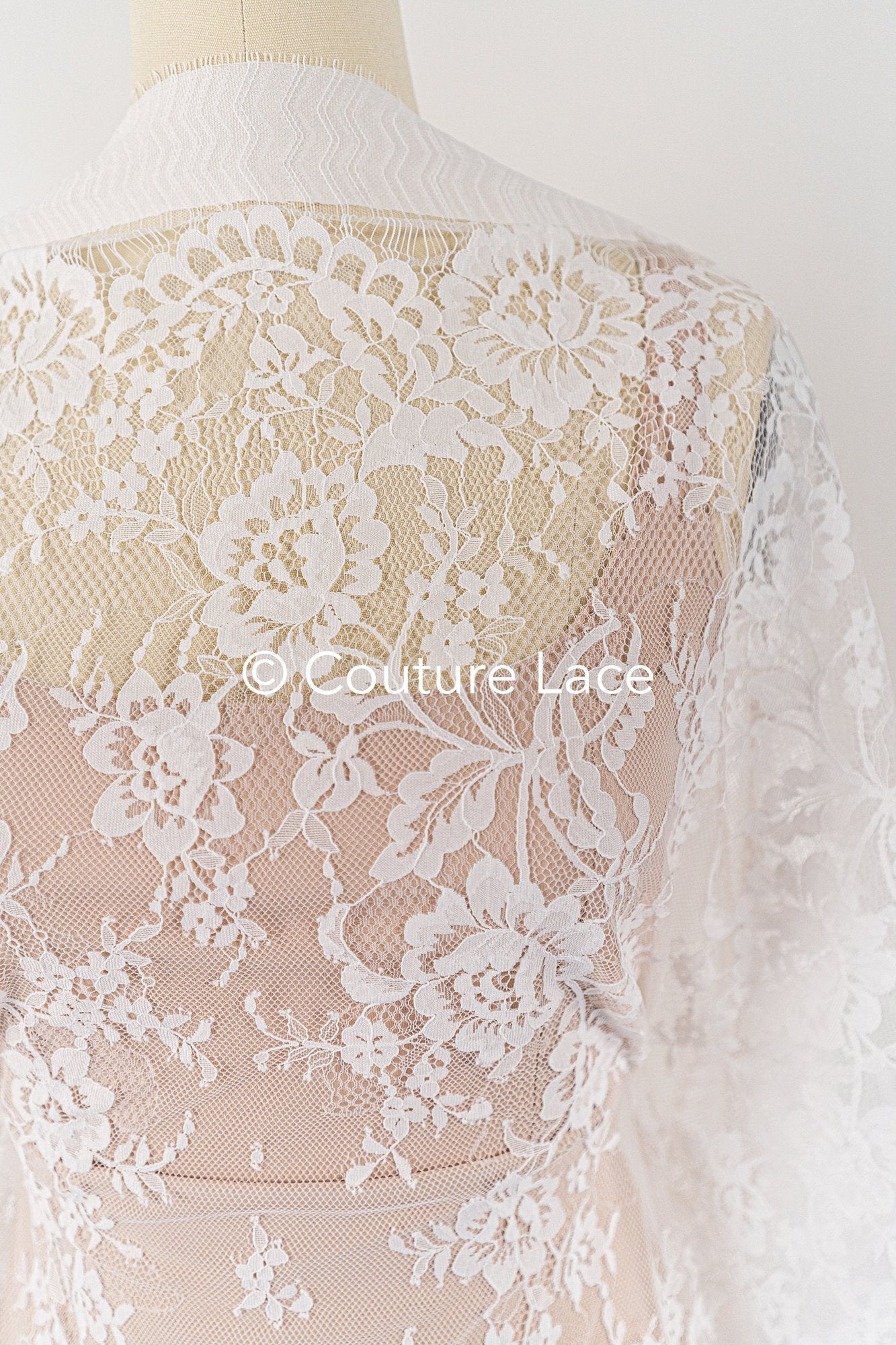 3 mètres de dentelle florale française / Dentelle de mariée Chantilly française // L25-800