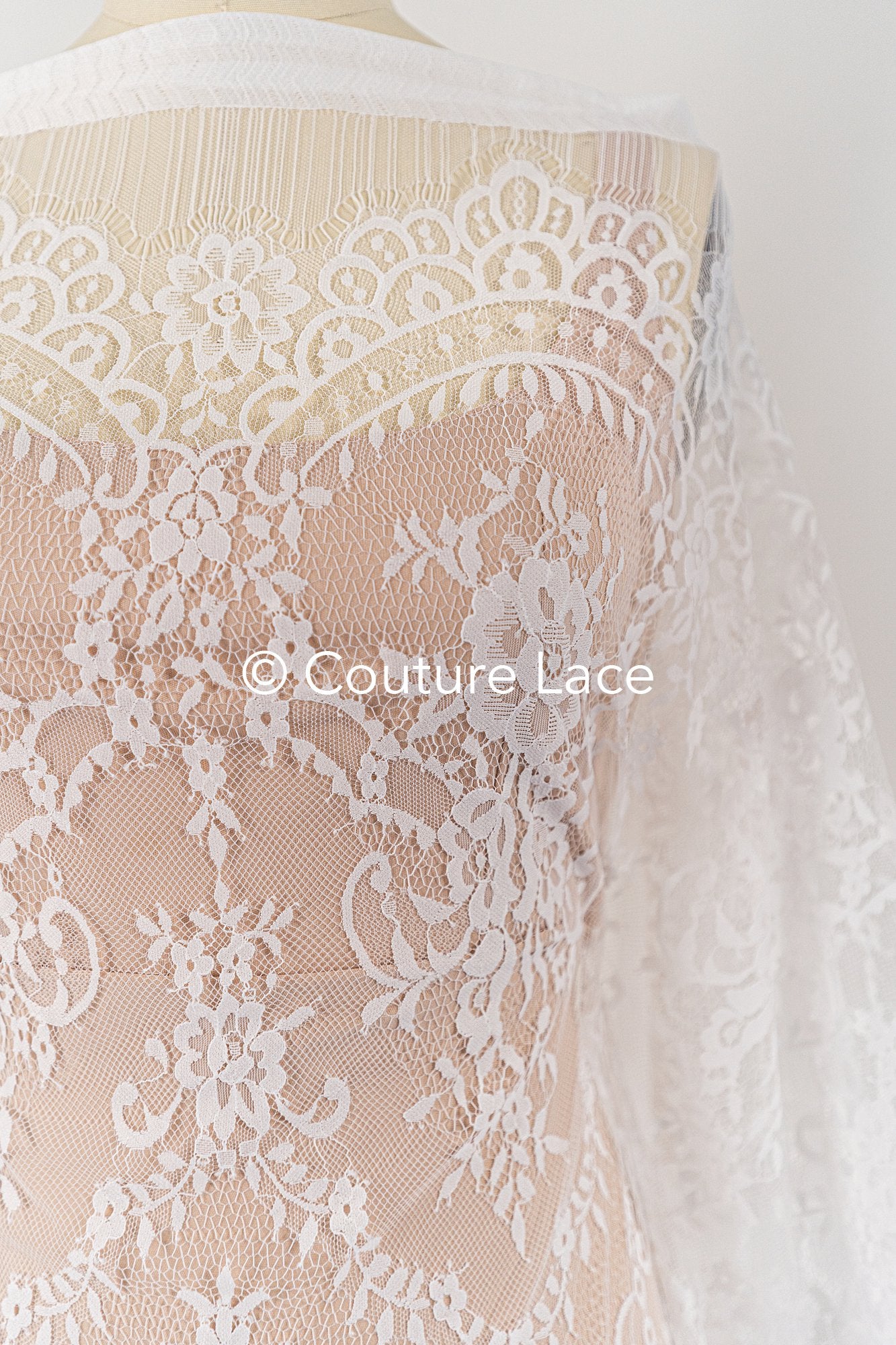 3 mètres de dentelle florale française / Dentelle de mariée Chantilly française // L25-801