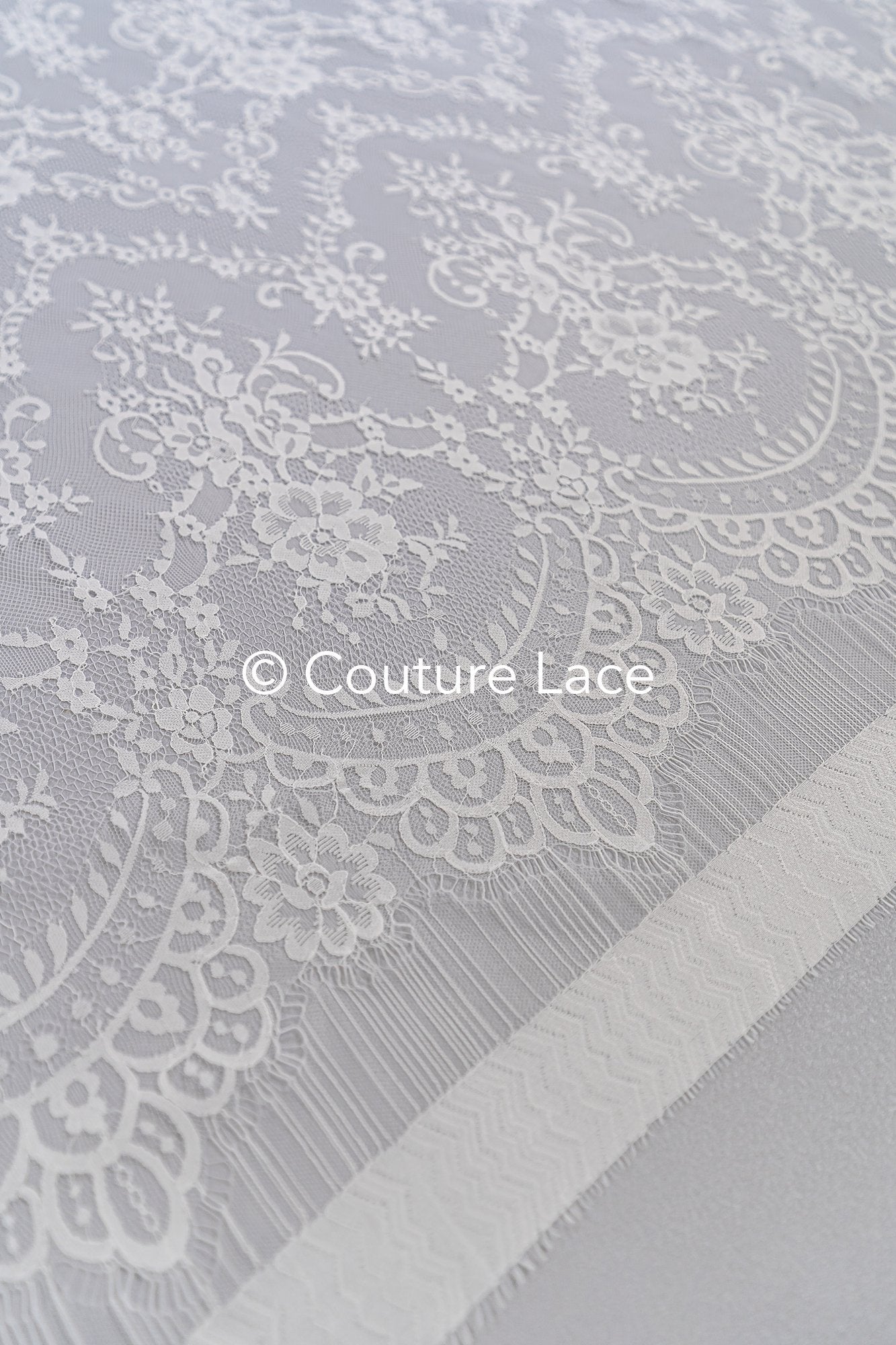 3 mètres de dentelle florale française / Dentelle de mariée Chantilly française // L25-801