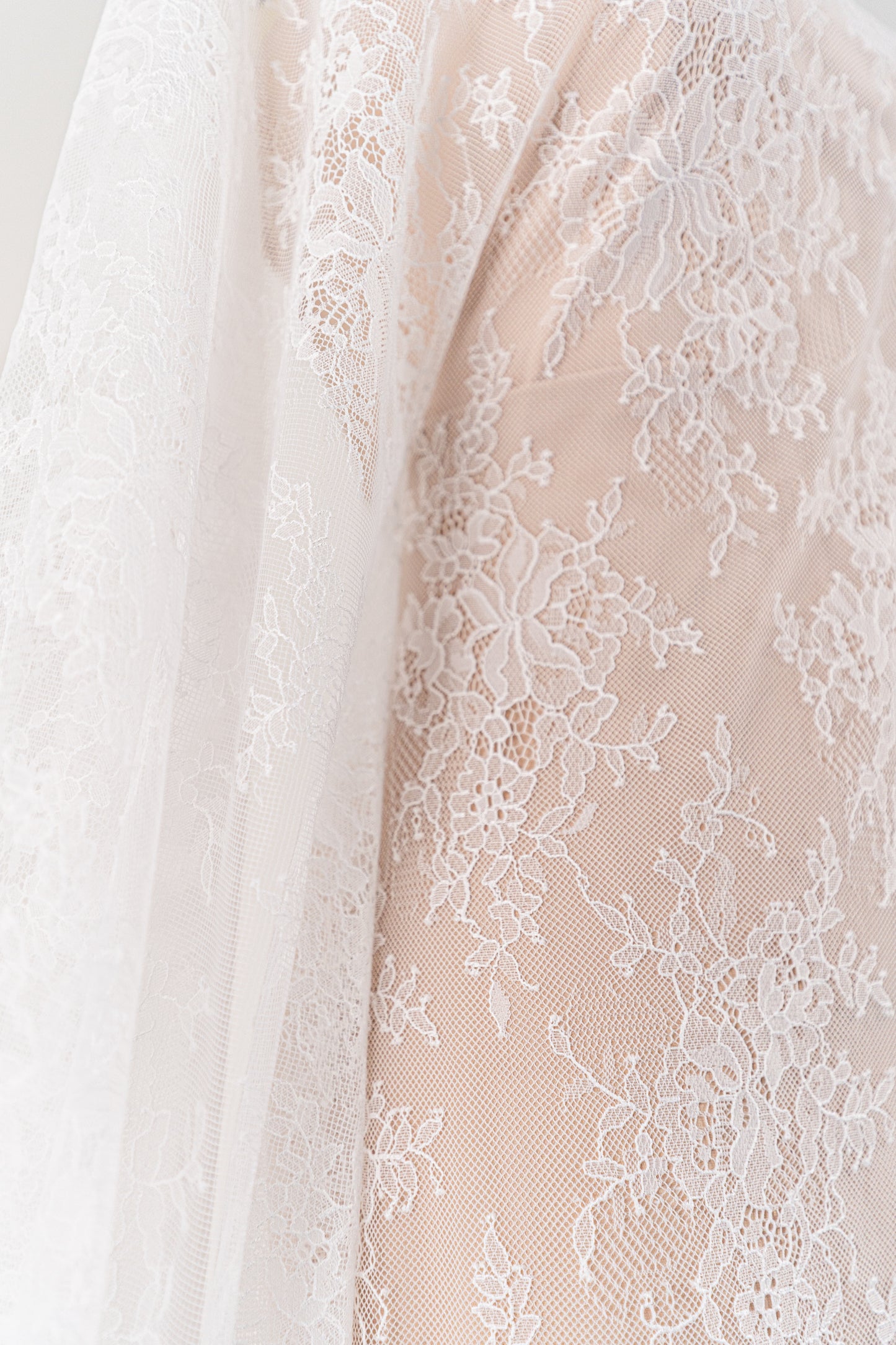 3 mètres de dentelle florale française / Dentelle de Chantilly française pour mariée // L25-802