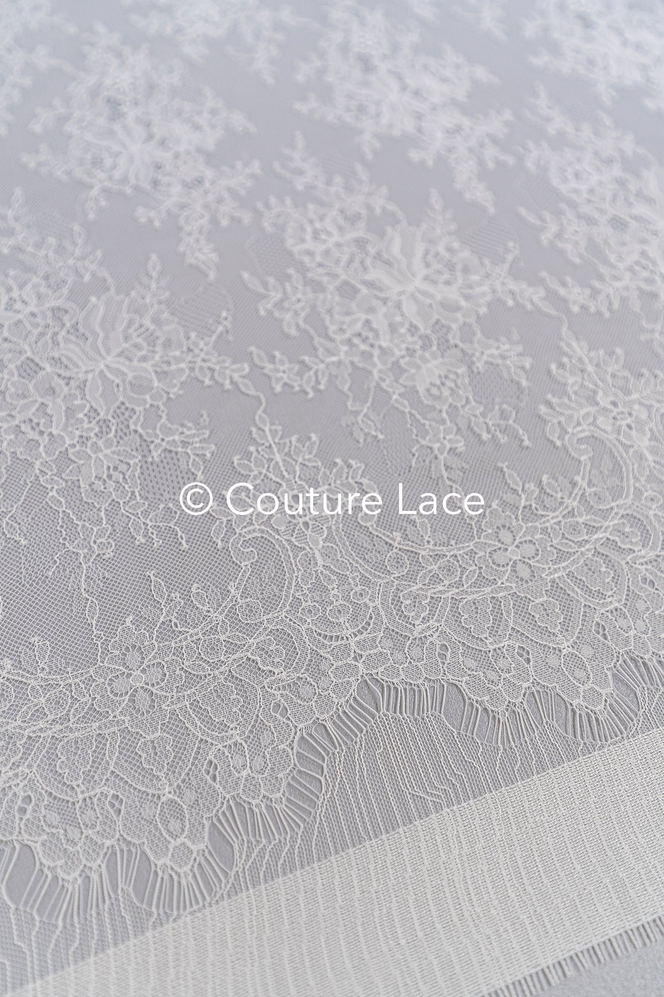 3 mètres de dentelle florale française / Dentelle de Chantilly française pour mariée // L25-802