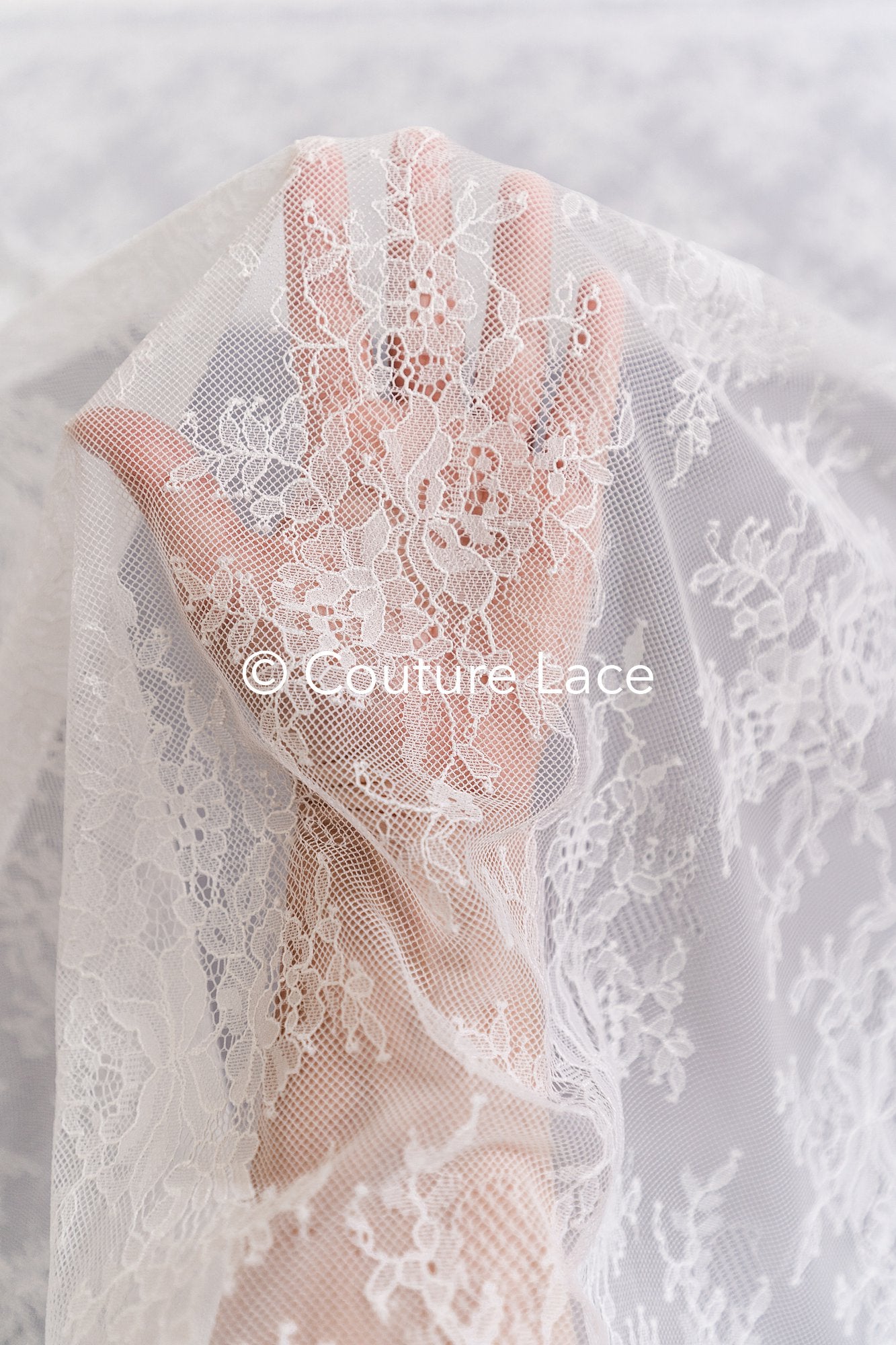 3 mètres de dentelle florale française / Dentelle de Chantilly française pour mariée // L25-802