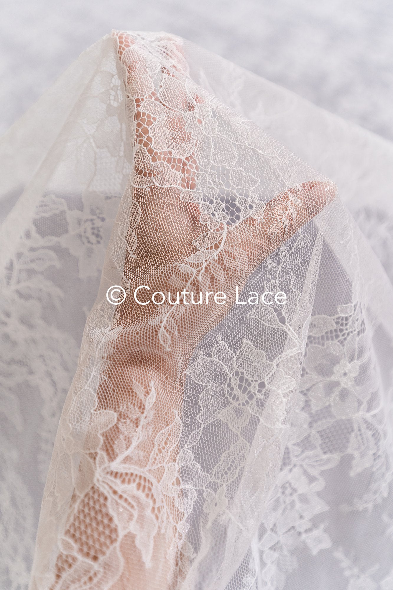 3 mètres de dentelle florale française / Dentelle Chantilly française pour mariée // L25-806