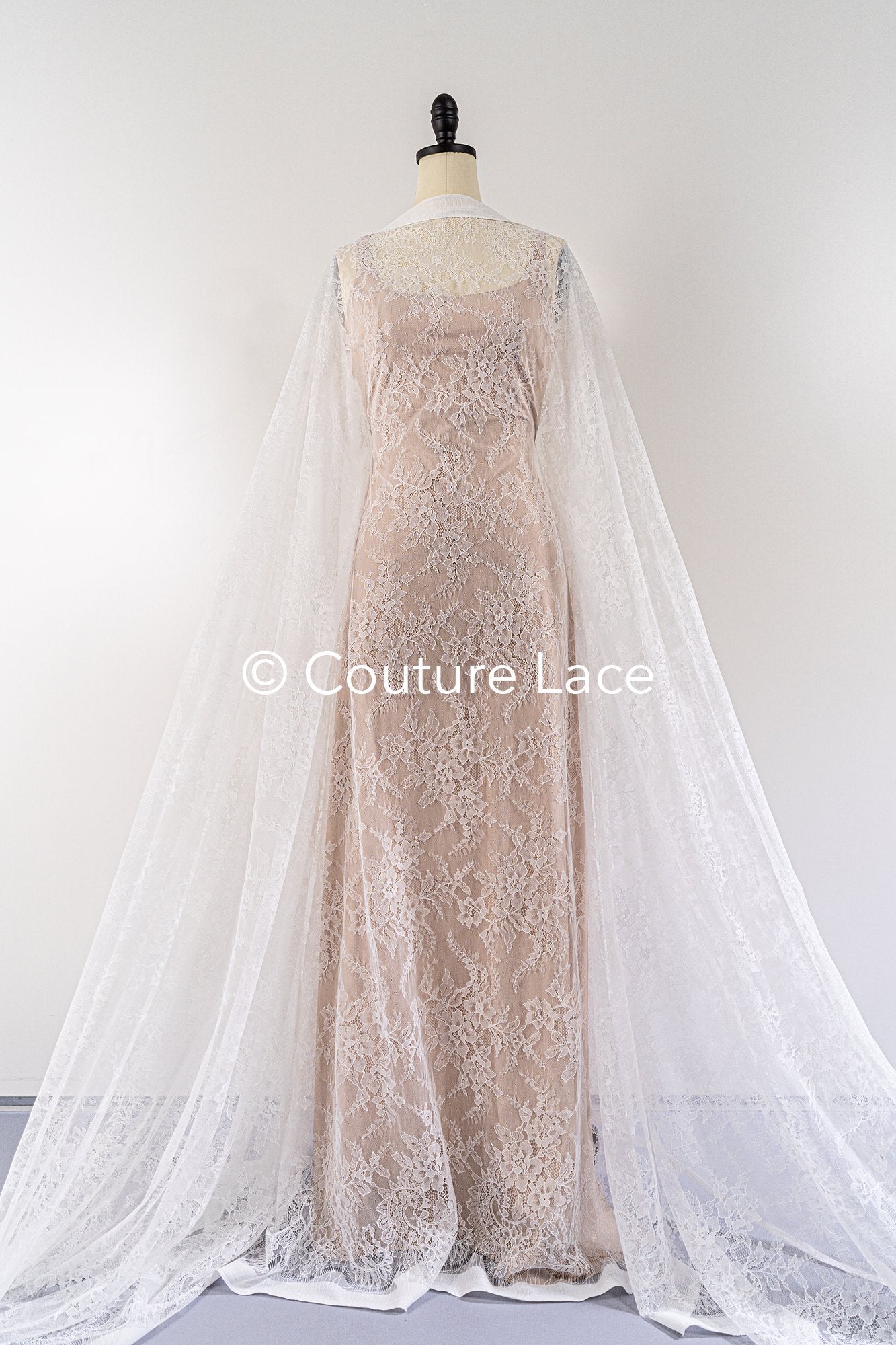 3 mètres de dentelle florale française / Dentelle Chantilly française pour mariée // L25-806