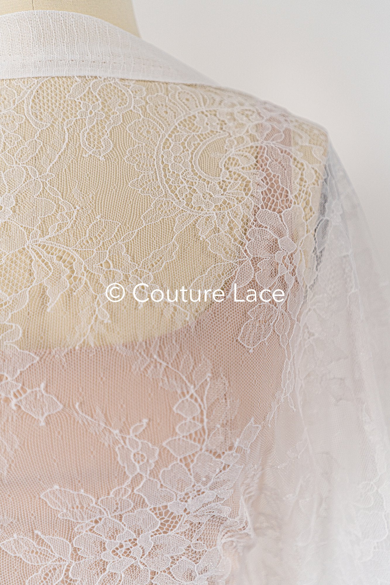 3 mètres de dentelle florale française / Dentelle Chantilly française pour mariée // L25-806