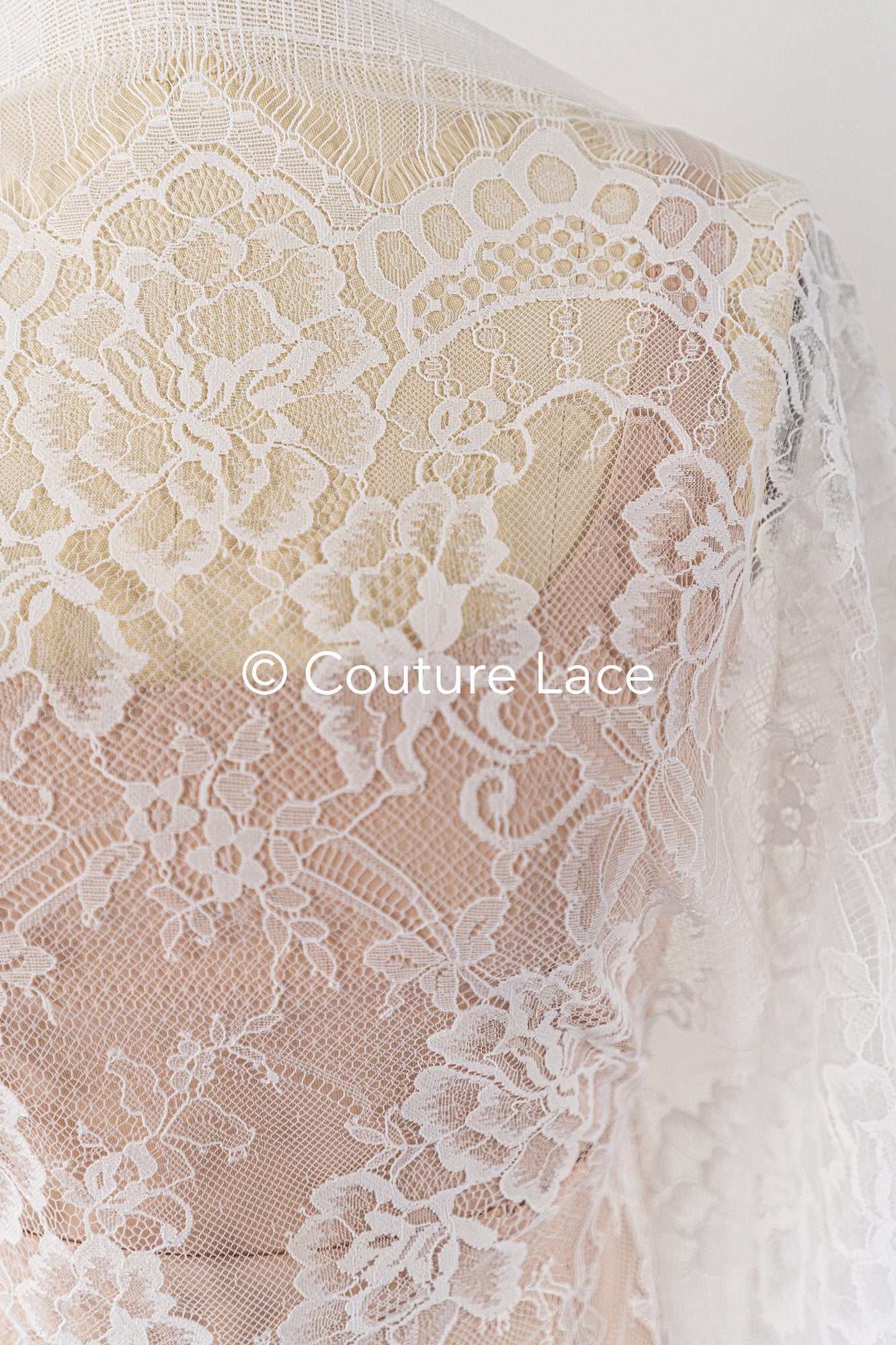 3 mètres de dentelle florale française / Dentelle de mariée Chantilly française // L25-807