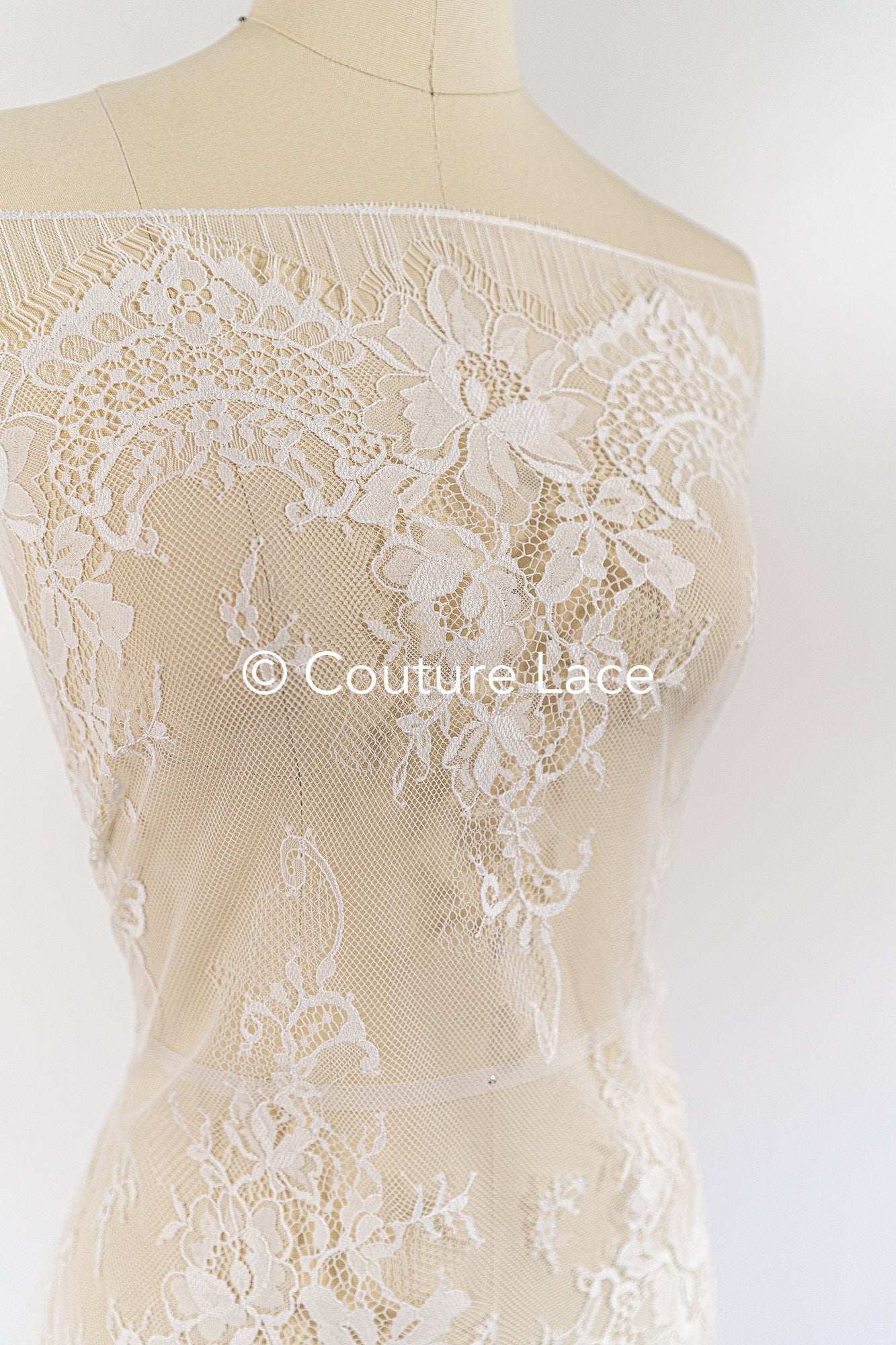 3 mètres de dentelle florale française / Dentelle Chantilly française pour mariée // L25-808