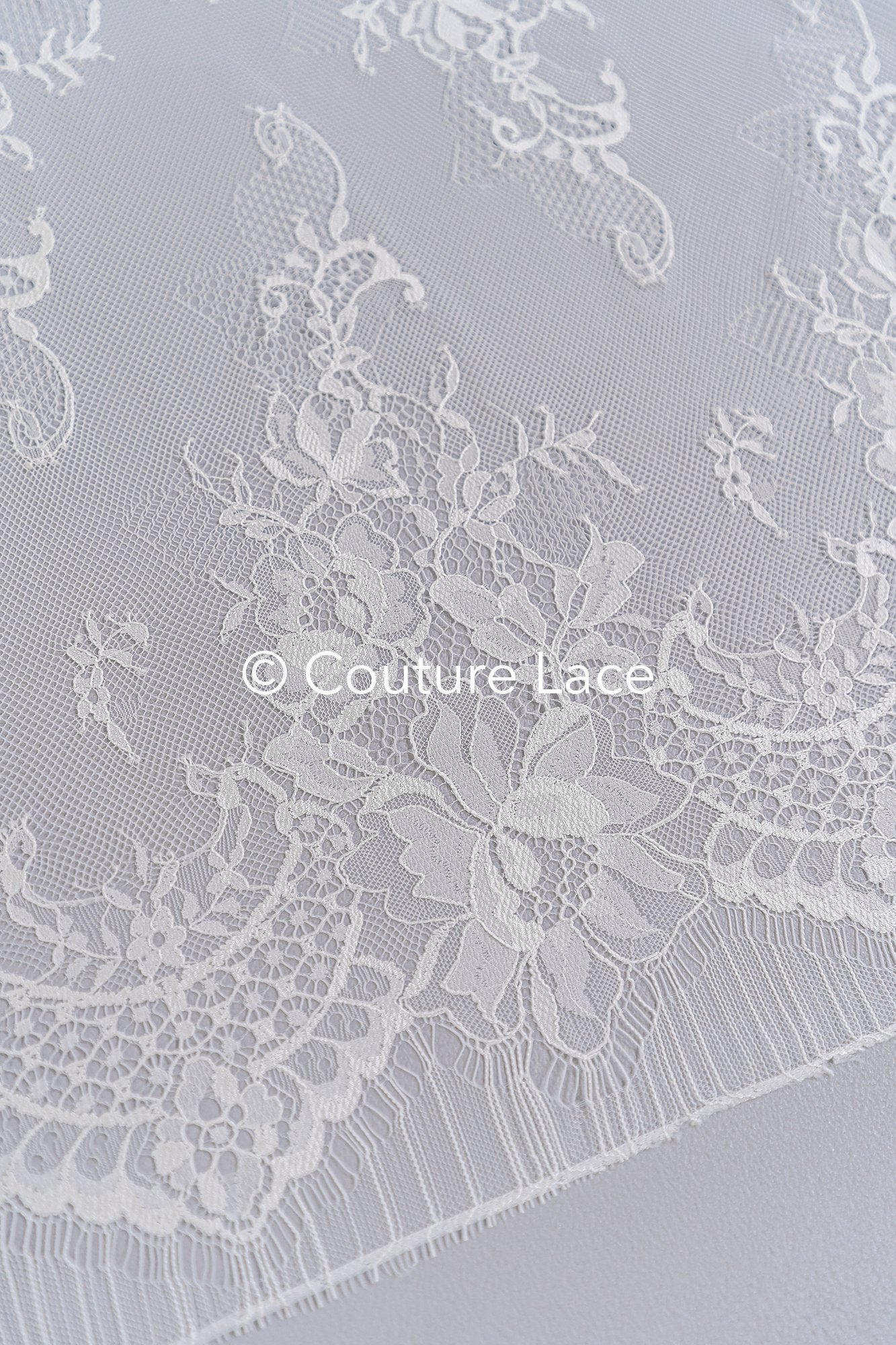 3 mètres de dentelle florale française / Dentelle Chantilly française pour mariée // L25-808