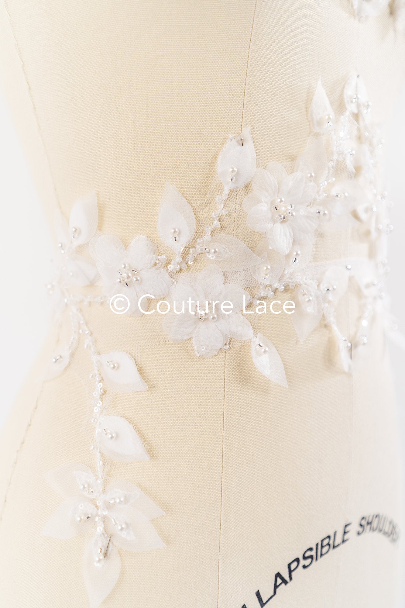 3D-Blumen Perlen-Applikationen für Brautkleider/ Brautkleidspitze Perlen Motive // A26-062