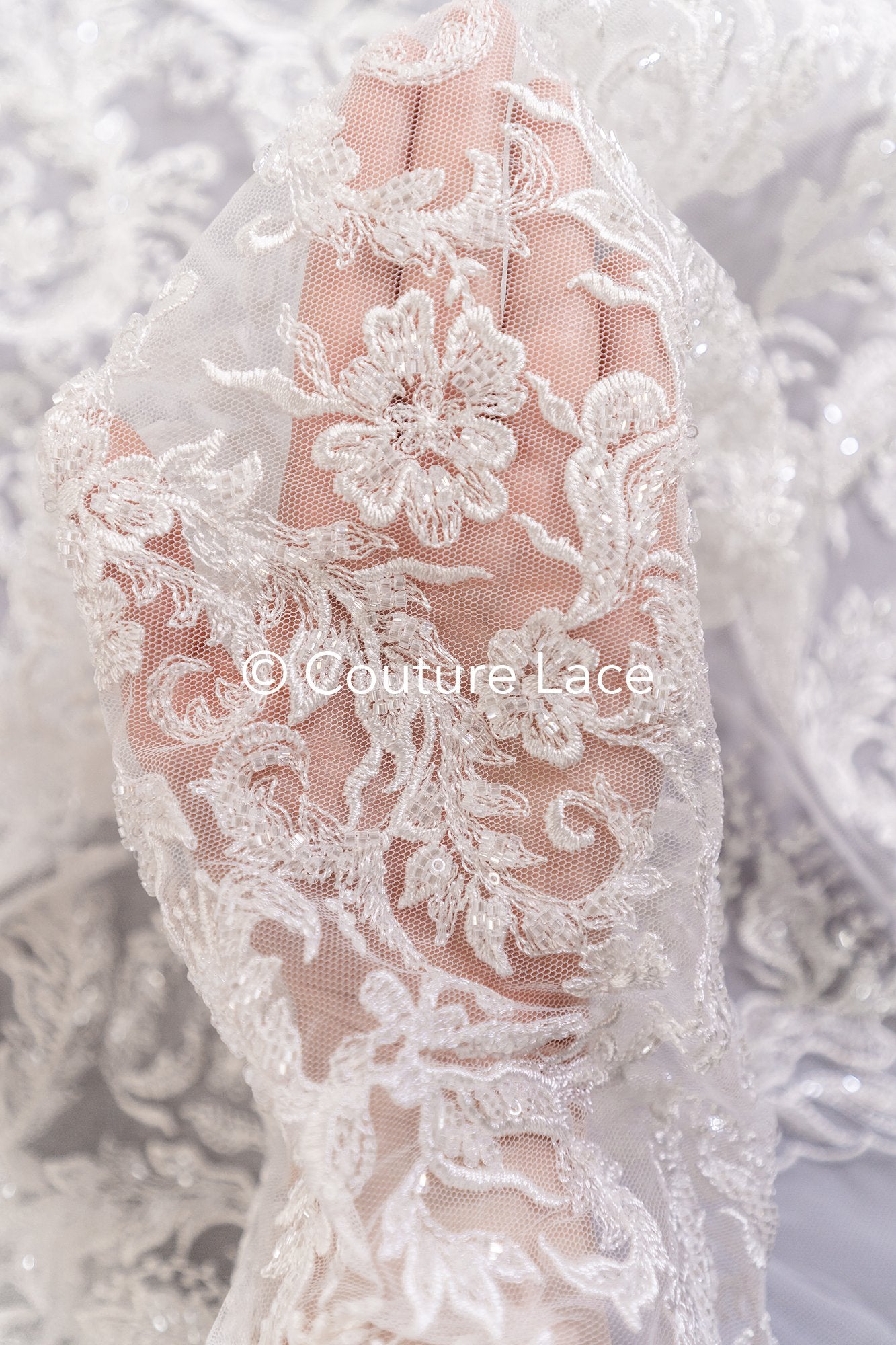 Bordado de perlas pesado y lujoso / Encaje nupcial con patrón simétrico // L26-072