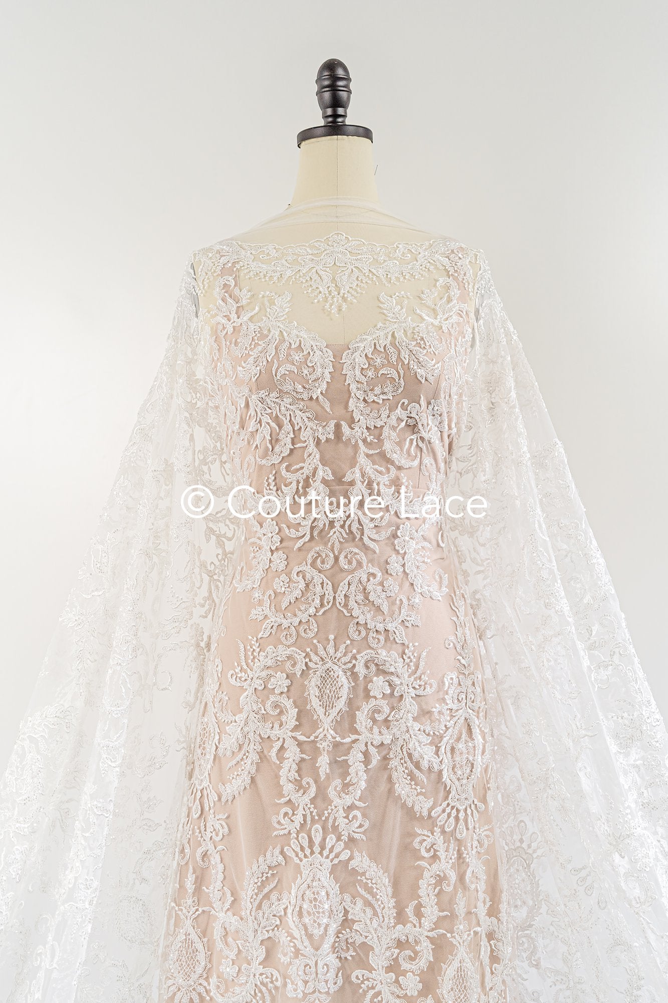 Bordado de perlas pesado y lujoso / Encaje nupcial con patrón simétrico // L26-072