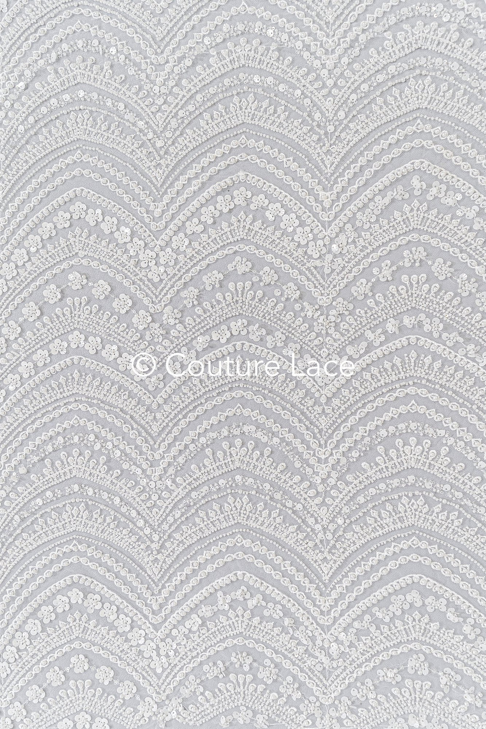 Filigrane Perlenstickerei/ Brautspitze mit symmetrischen Muster/ Florale Brautspitze // L25-130