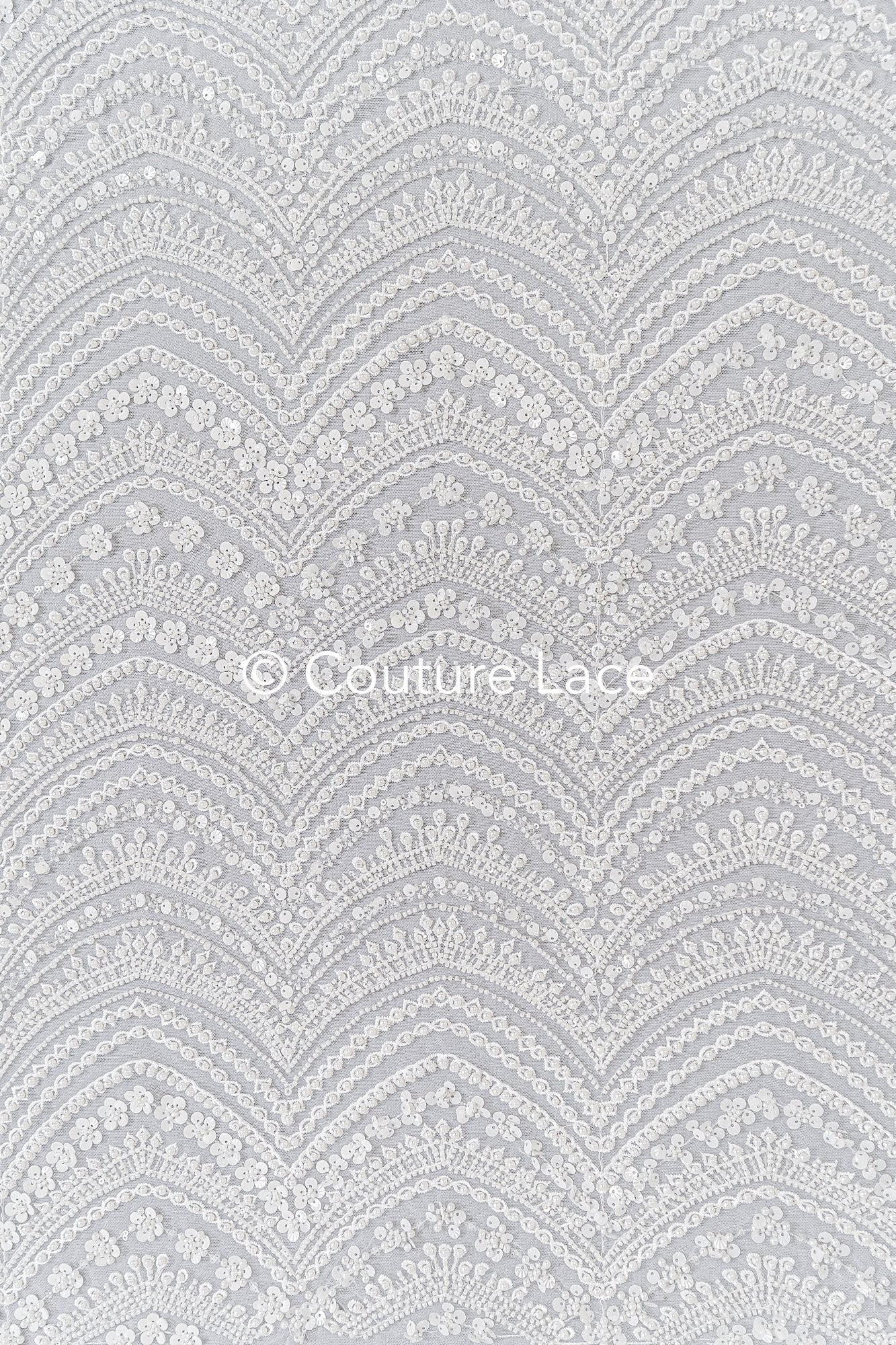 Filigrane Perlenstickerei/ Brautspitze mit symmetrischen Muster/ Florale Brautspitze // L25-130