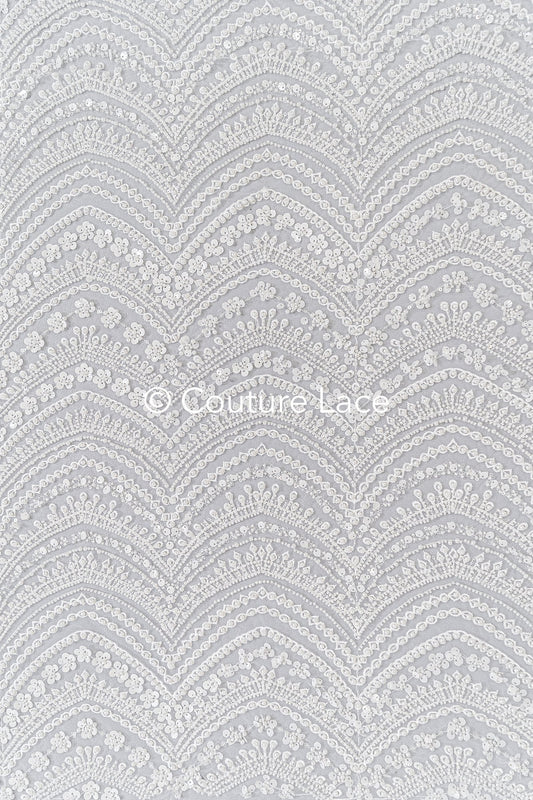 Filigrane Perlenstickerei/ Brautspitze mit symmetrischen Muster/ Florale Brautspitze // L25-130