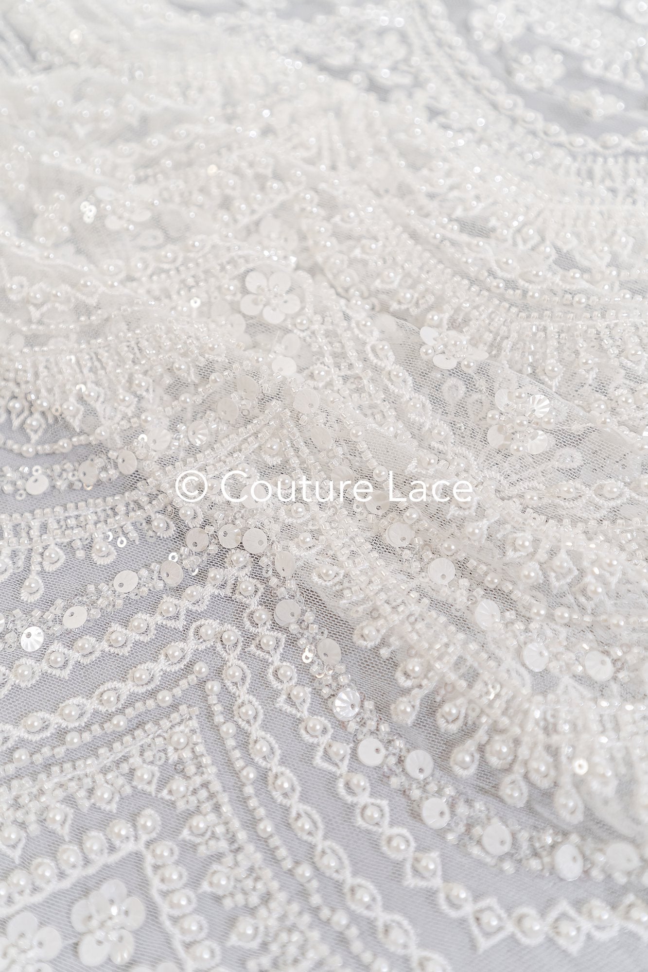 Filigrane Perlenstickerei/ Brautspitze mit symmetrischen Muster/ Florale Brautspitze // L25-130