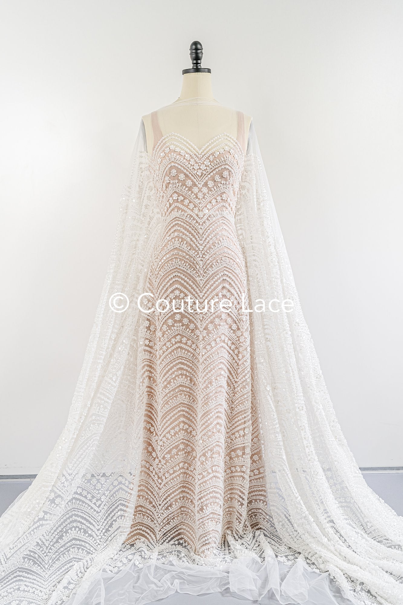 Filigrane Perlenstickerei/ Brautspitze mit symmetrischen Muster/ Florale Brautspitze // L25-130