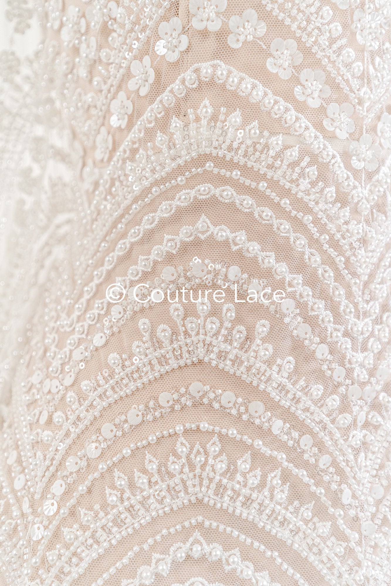 Filigrane Perlenstickerei/ Brautspitze mit symmetrischen Muster/ Florale Brautspitze // L25-130