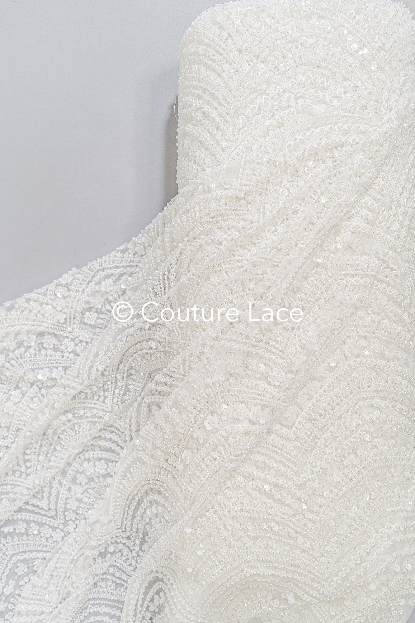 Filigrane Perlenstickerei/ Brautspitze mit symmetrischen Muster/ Florale Brautspitze // L25-130