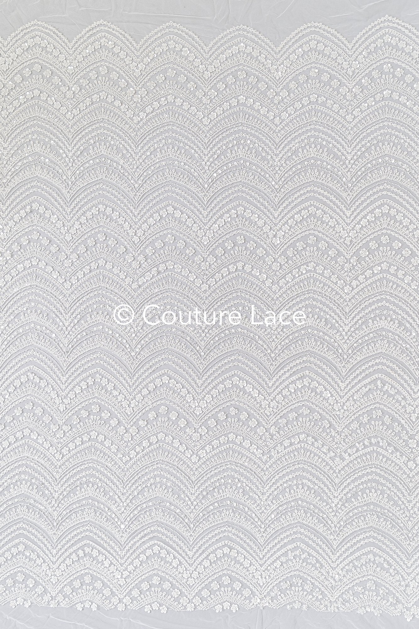 Filigrane Perlenstickerei/ Brautspitze mit symmetrischen Muster/ Florale Brautspitze // L25-130