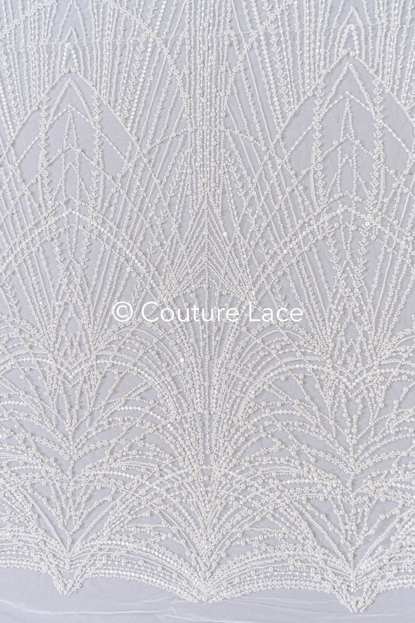 Schwere luxuriöse Perlenstickerei/ Brautspitze mit symmetrischen Muster // L25-186