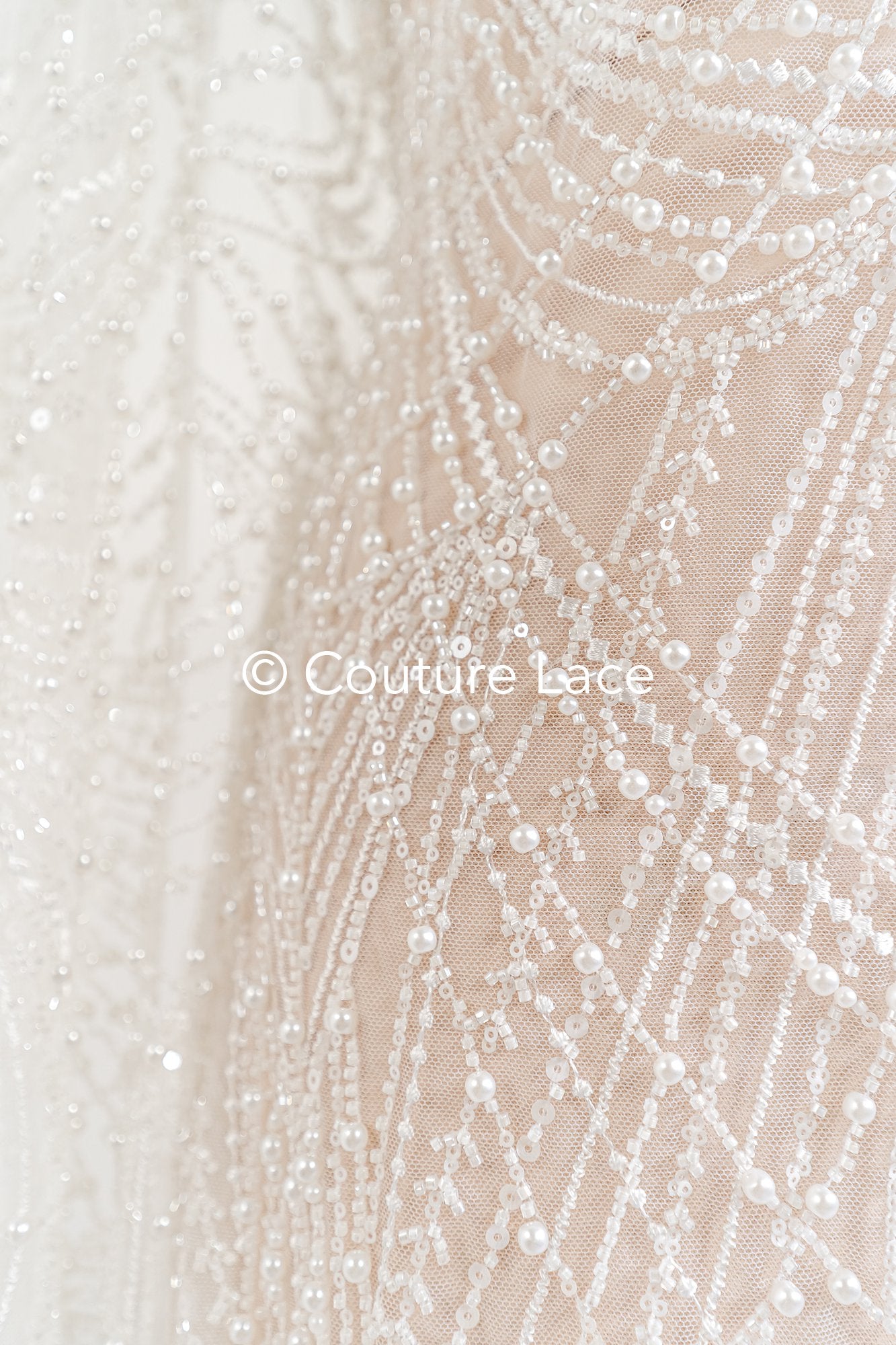 Schwere luxuriöse Perlenstickerei/ Brautspitze mit symmetrischen Muster // L25-186