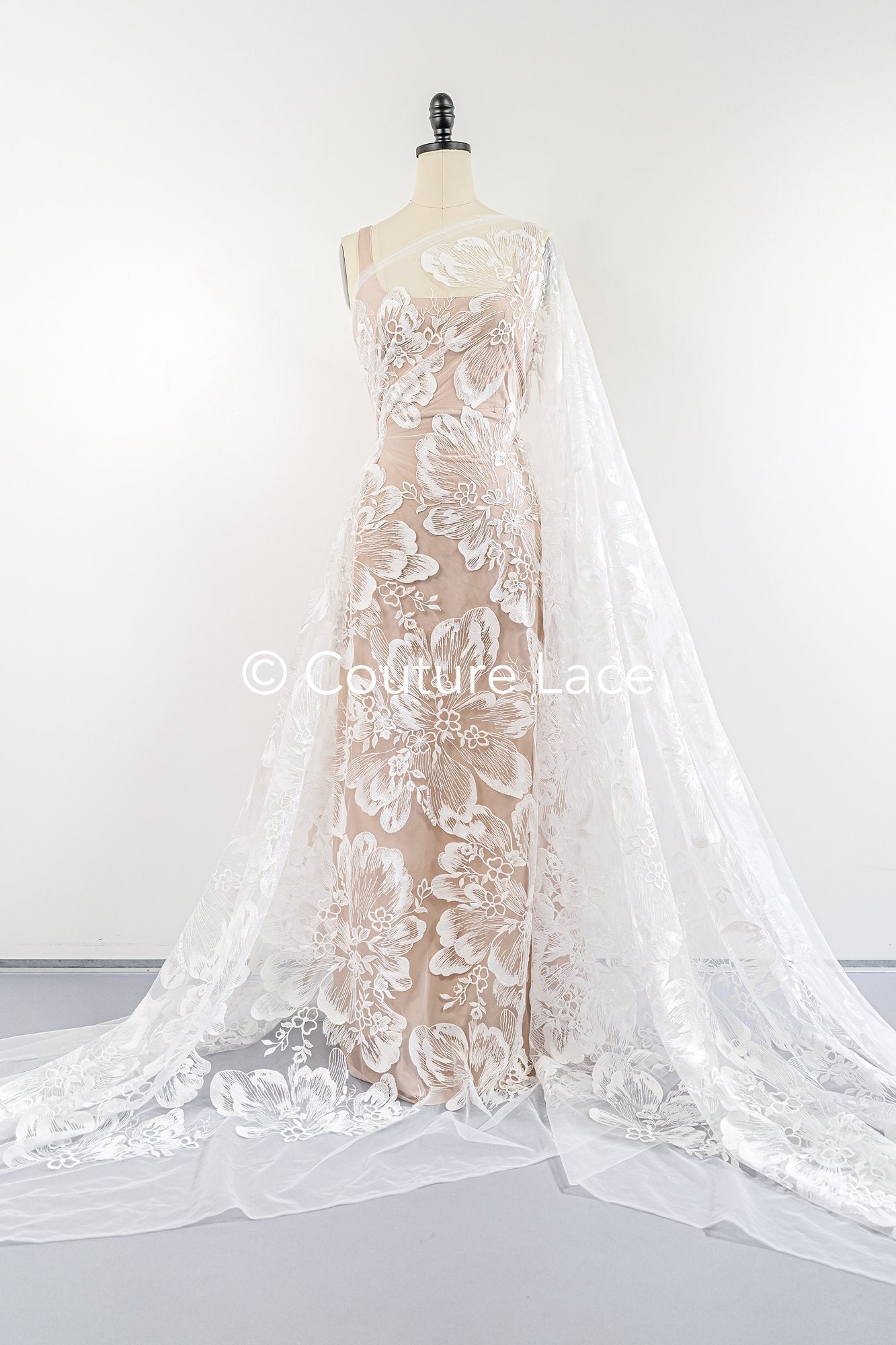 Braut Spitzenstoff mit Blumenmuster, Hochwertiger Spitzen Stoff für Brautkleider // L25-340