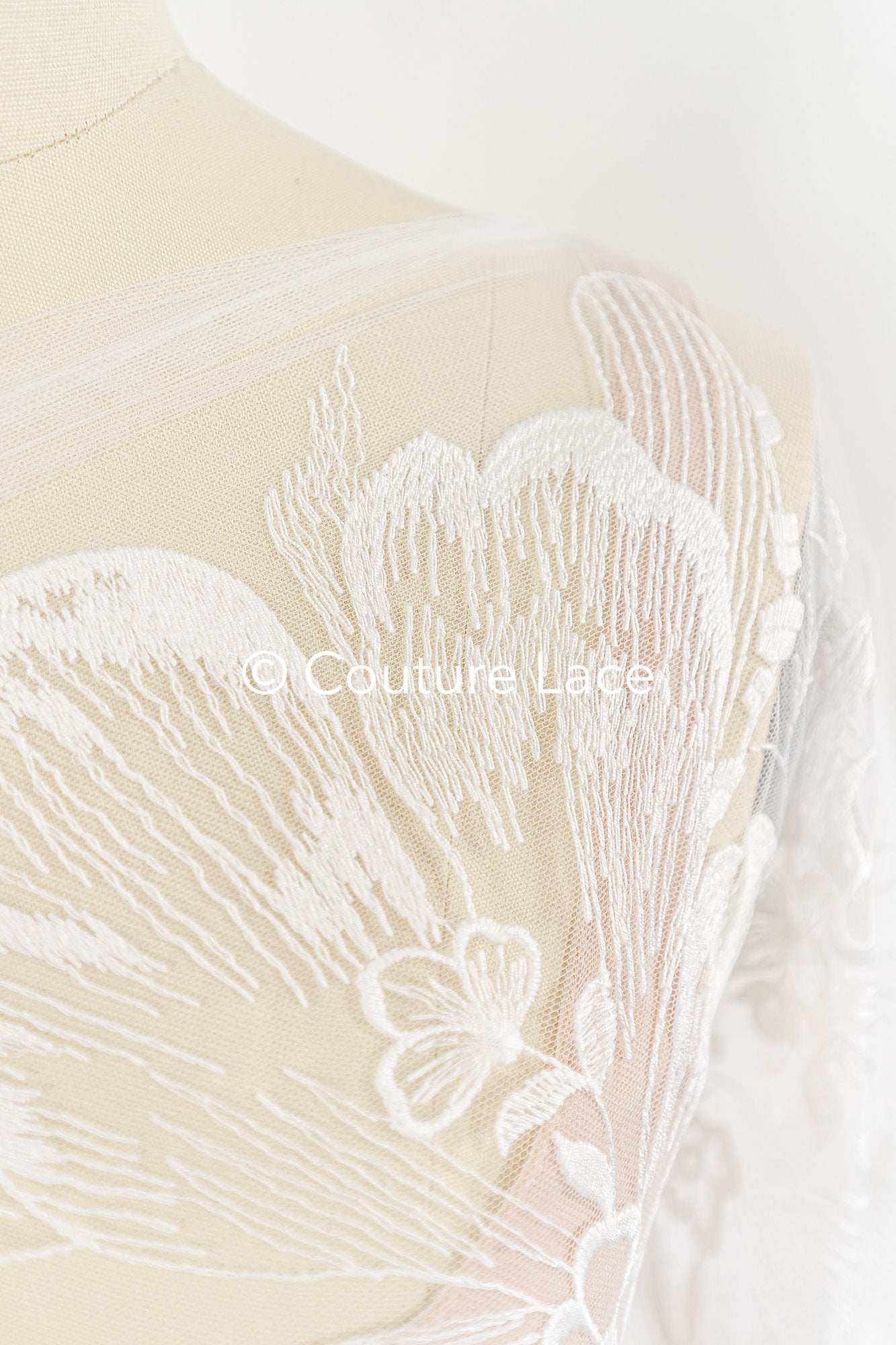 Braut Spitzenstoff mit Blumenmuster, Hochwertiger Spitzen Stoff für Brautkleider // L25-340