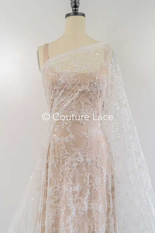 Encaje nupcial bordado con perlas sobre fino encaje francés / Encaje nupcial de alta calidad con perlas // L25-348