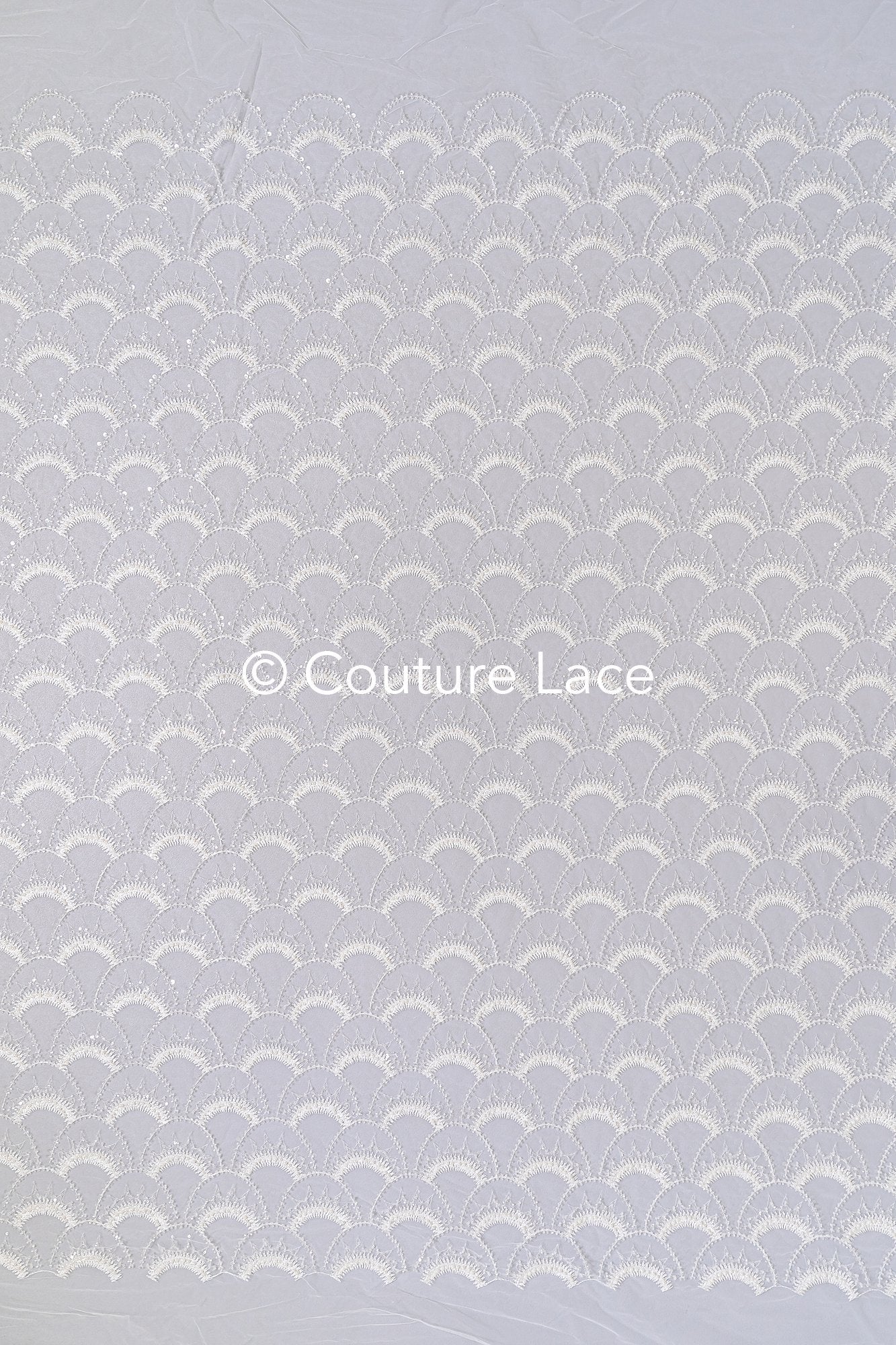 Schwere luxuriöse Perlenstickerei/ Brautspitze mit symmetrischen Muster // L26-353