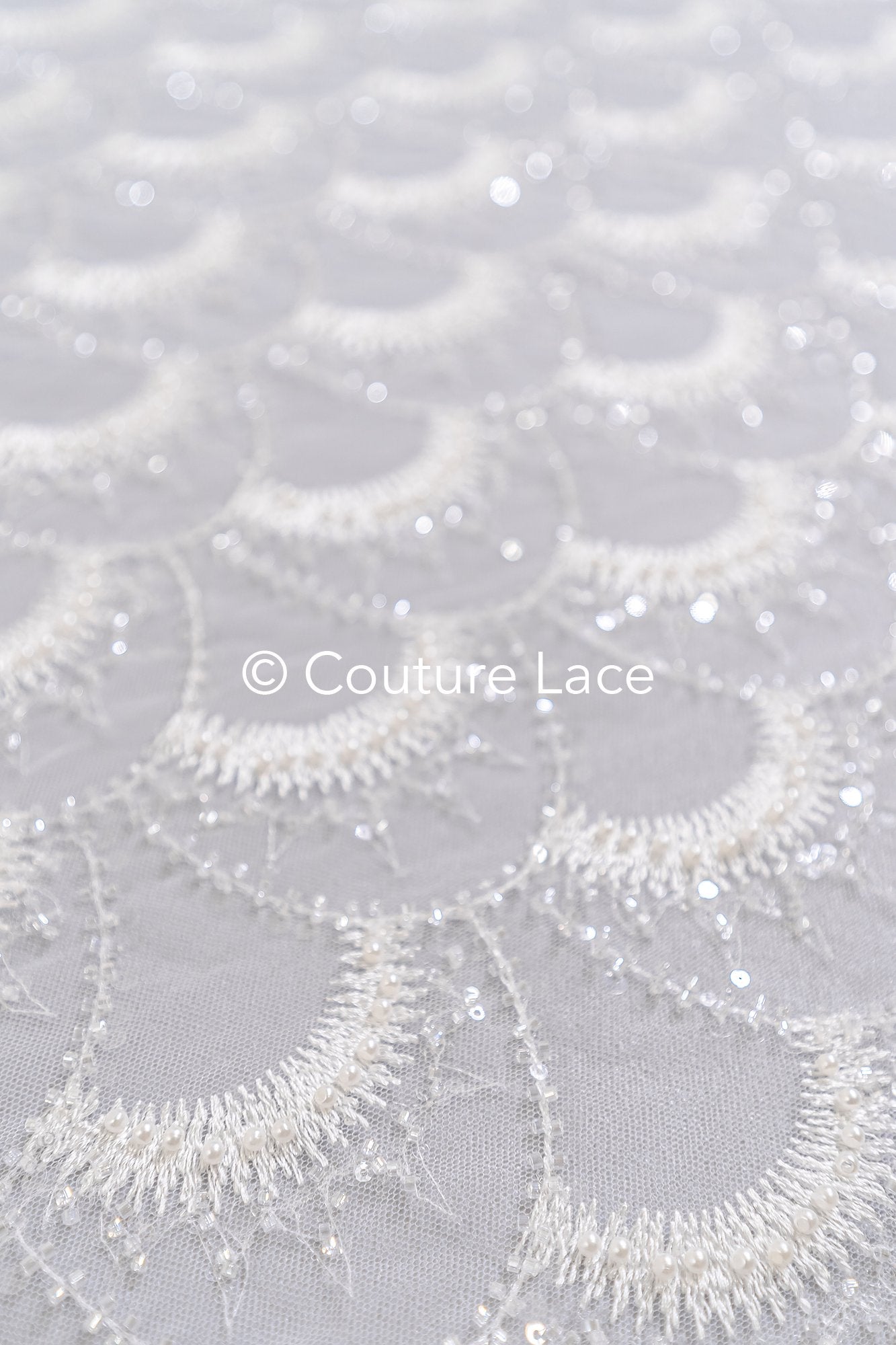 Schwere luxuriöse Perlenstickerei/ Brautspitze mit symmetrischen Muster // L26-353