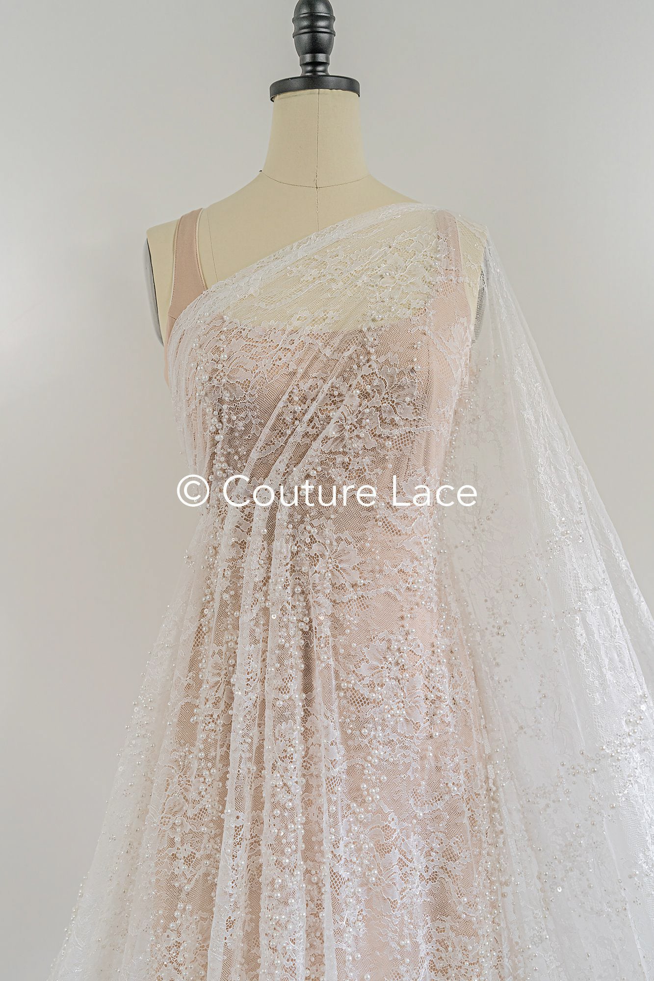 Encaje nupcial bordado con perlas sobre fino encaje francés / Encaje nupcial de alta calidad con perlas // L25-407