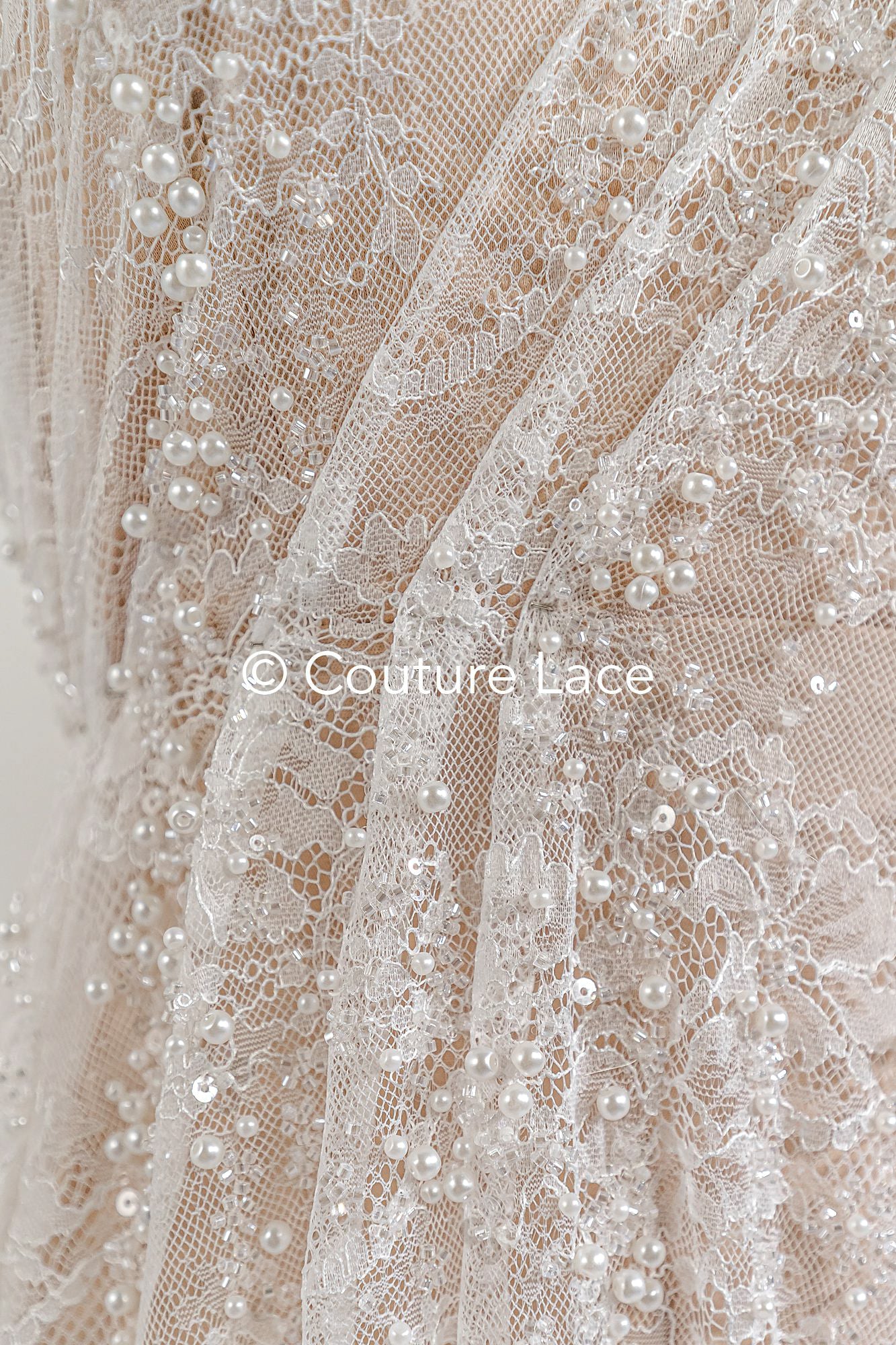 Encaje nupcial bordado con perlas sobre fino encaje francés / Encaje nupcial de alta calidad con perlas // L25-407